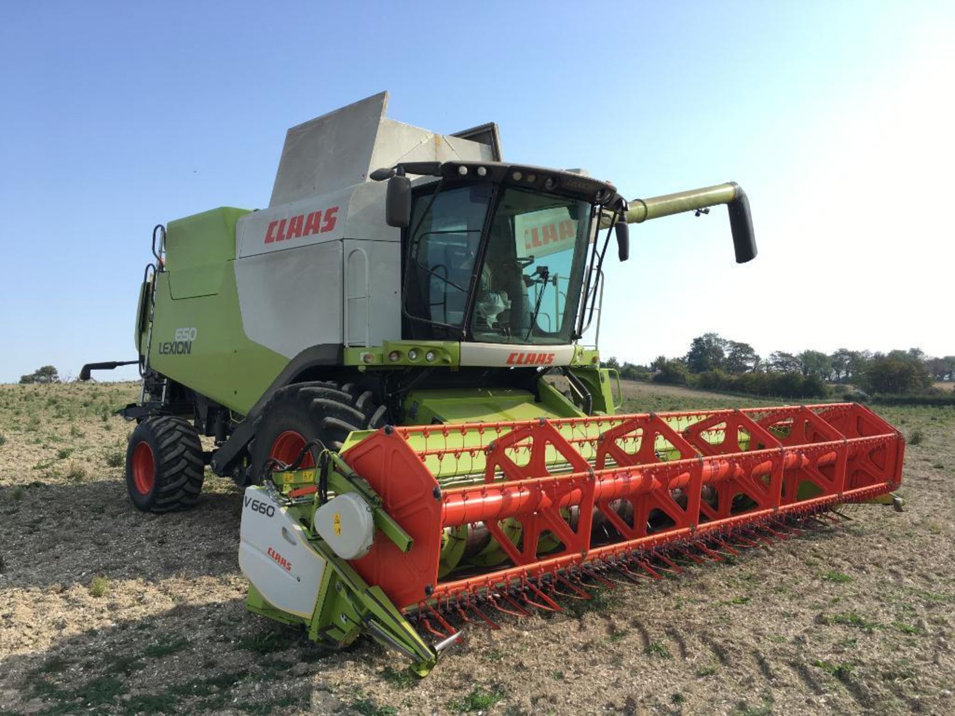2014 Claas Lexion 650 combine harvester with V660 (22ft) header and header trolley with side knife a - Image 21 of 26