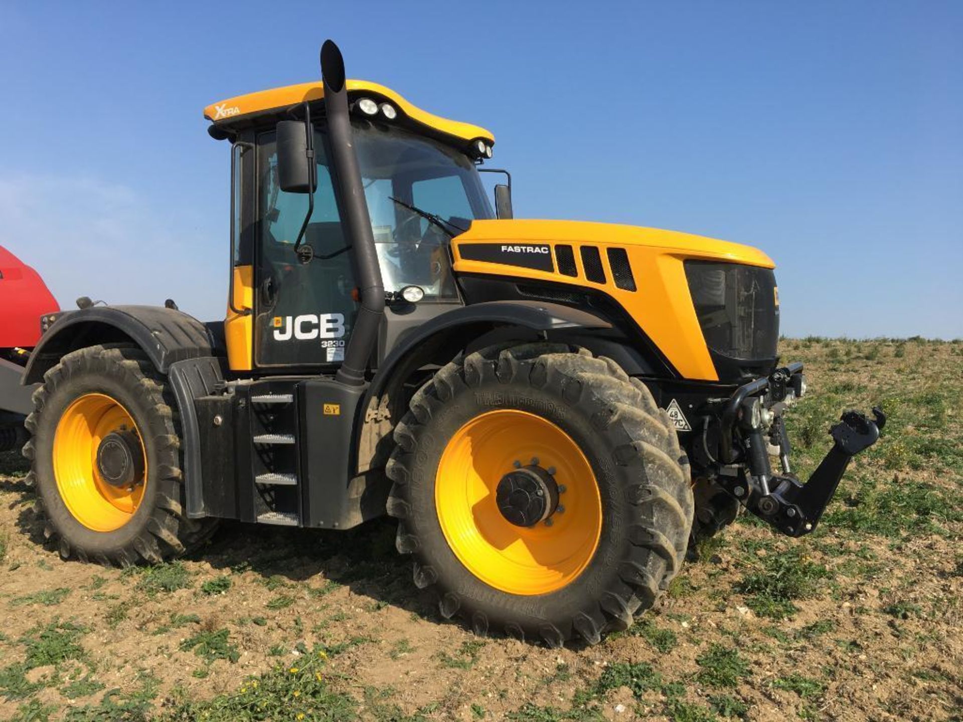 2017 JCB Fastrac 3230 Xtra 65Kph 4WD tractor with Zuidberg front linkage, 4 electric spool valves, a - Image 14 of 24