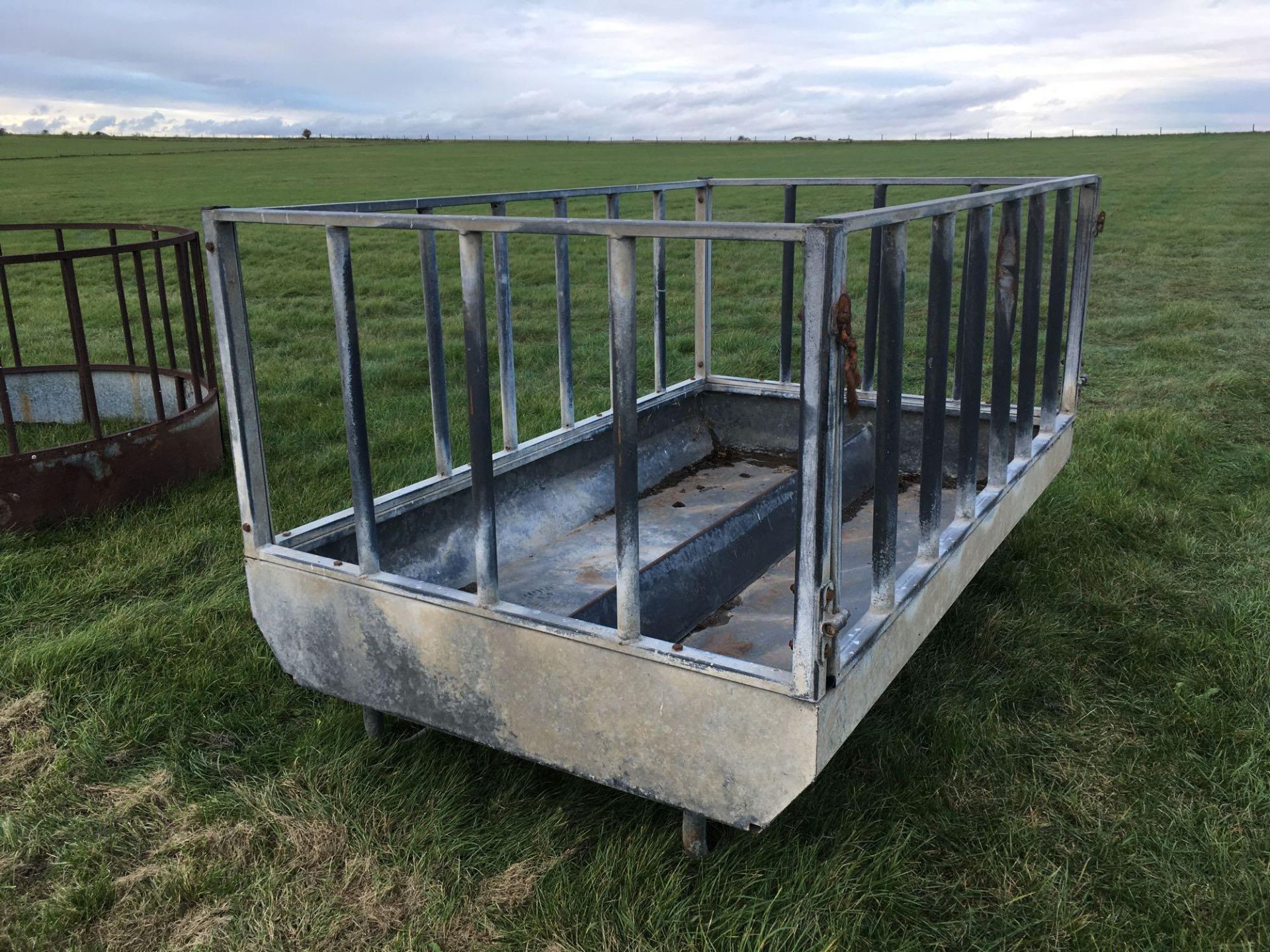 Galvanised cattle feeder - Image 3 of 3