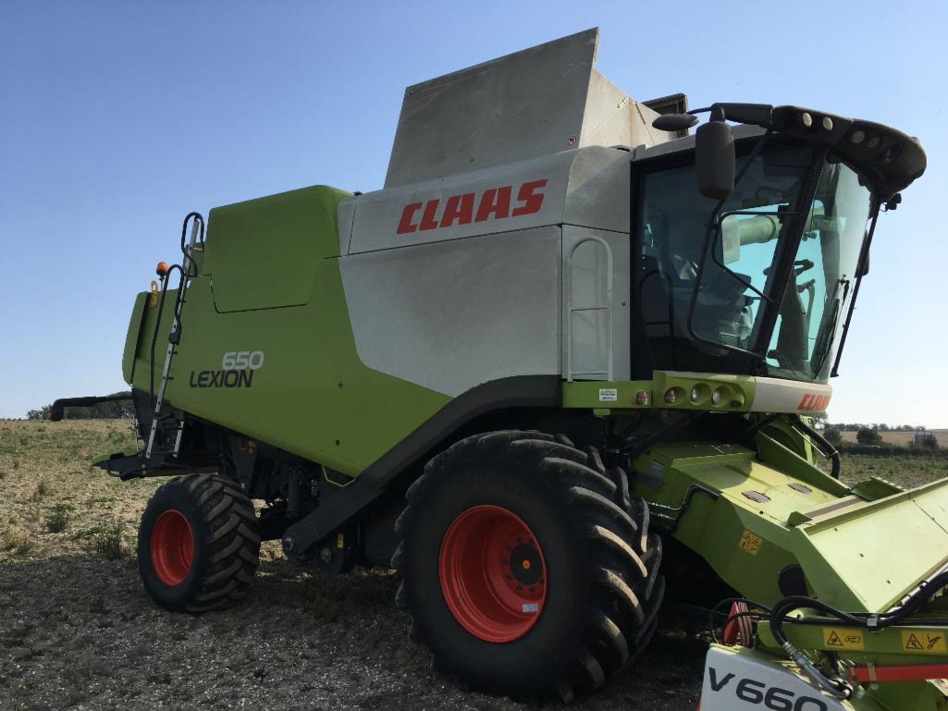 2014 Claas Lexion 650 combine harvester with V660 (22ft) header and header trolley with side knife a - Image 23 of 26