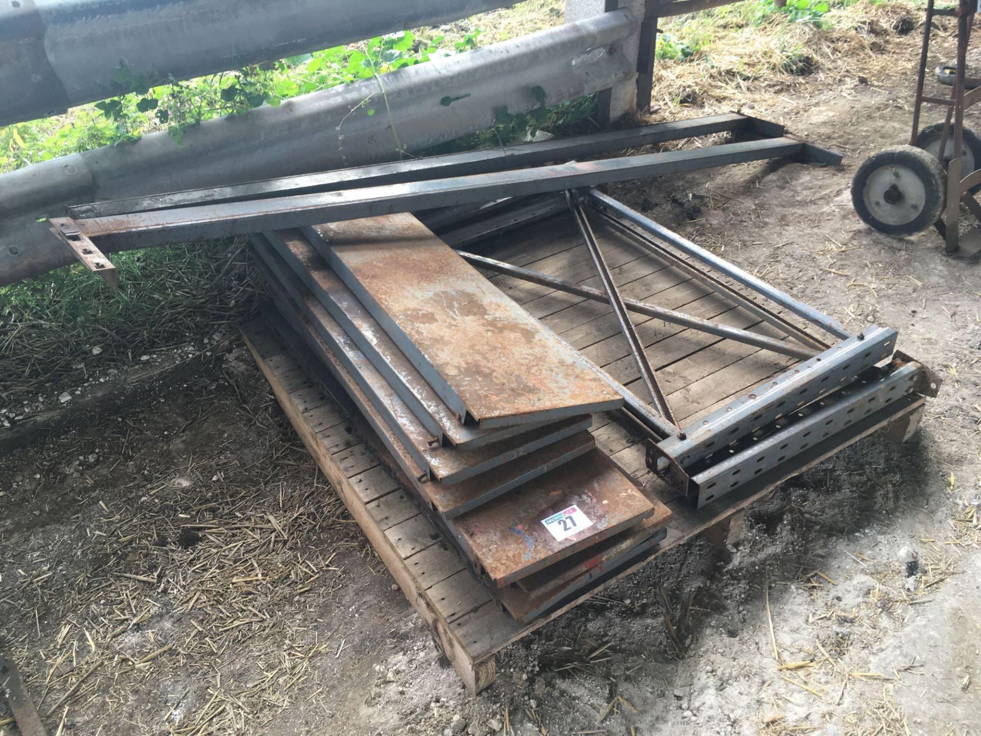 Metal work bench