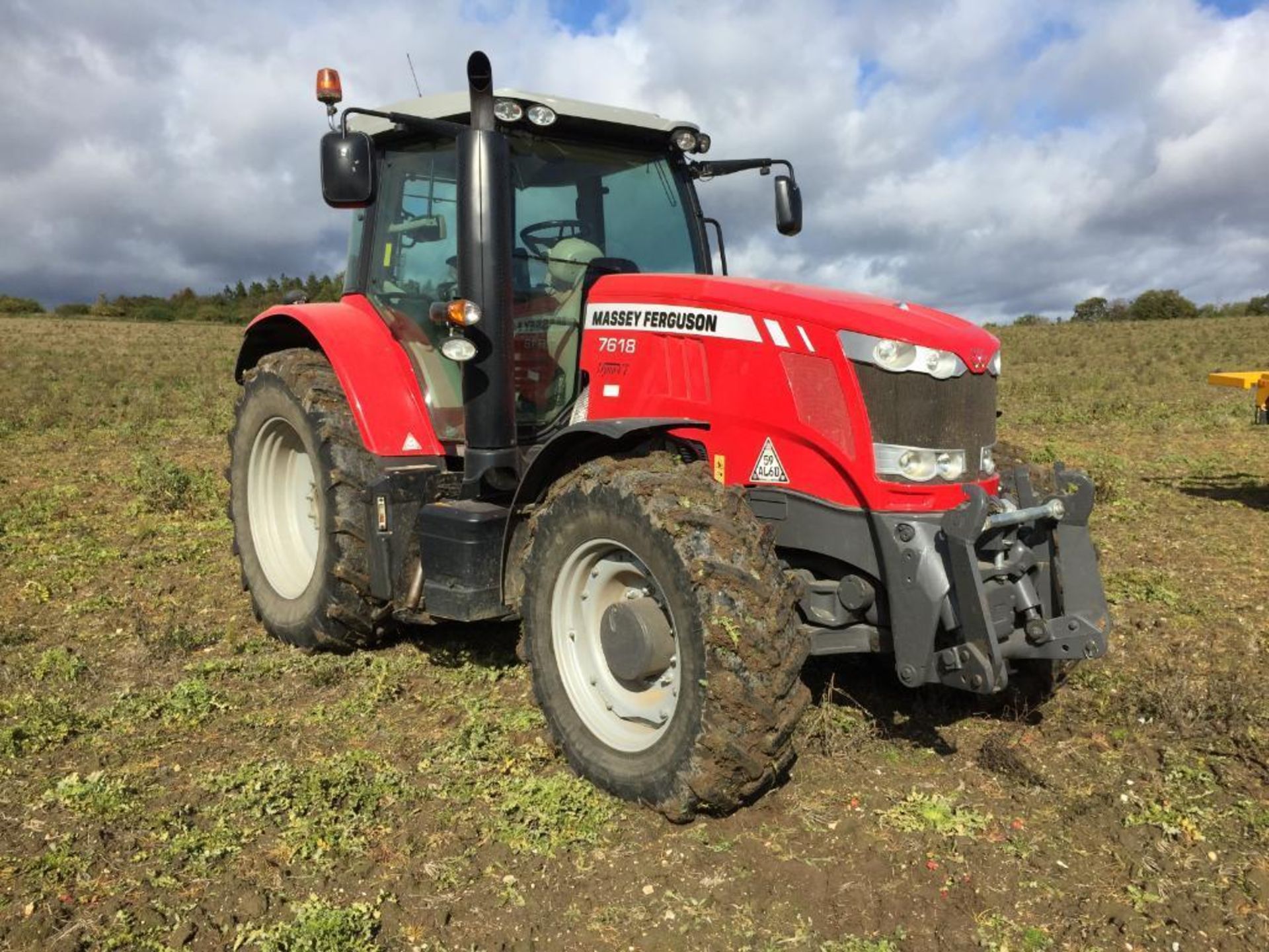 2015 Massey Ferguson 7618 Dyna VT 50Kph 4WD tractor with front linkage, front and cab suspension, 4 - Image 27 of 31