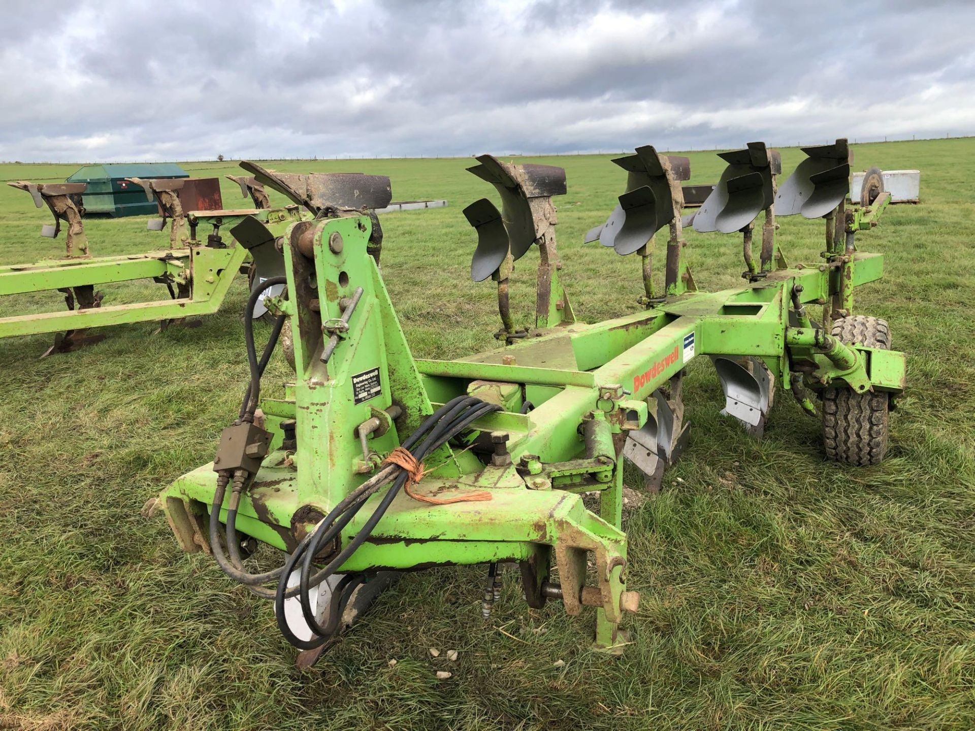 Dowdeswell DP7D2 5 furrow (4+1) reversible plough. Serial No: 871234950 - Image 2 of 4