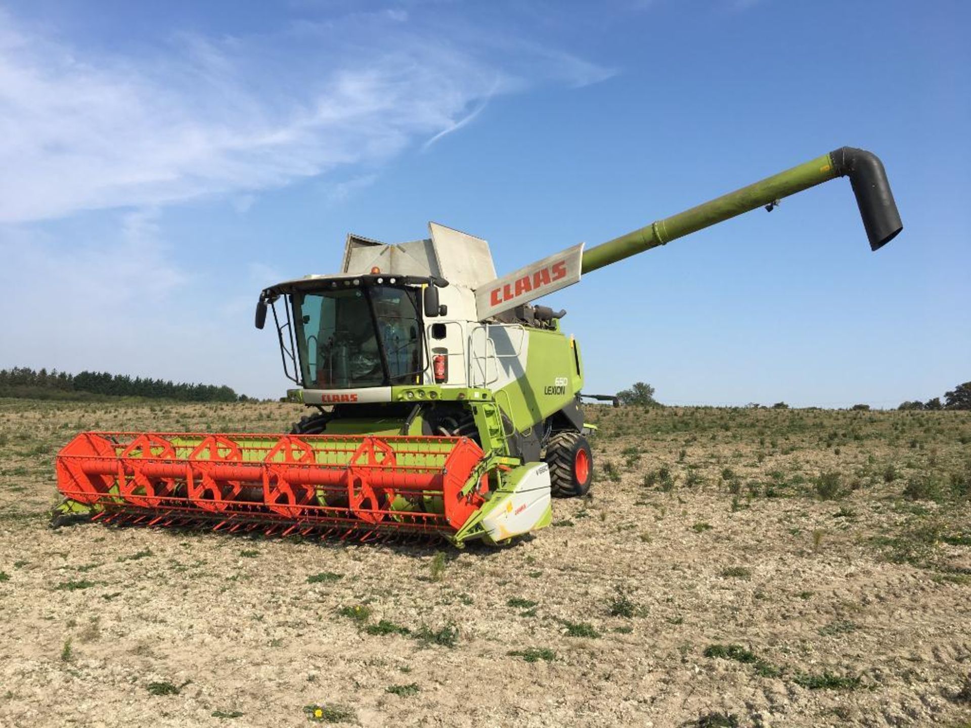 2014 Claas Lexion 650 combine harvester with V660 (22ft) header and header trolley with side knife a - Image 15 of 26