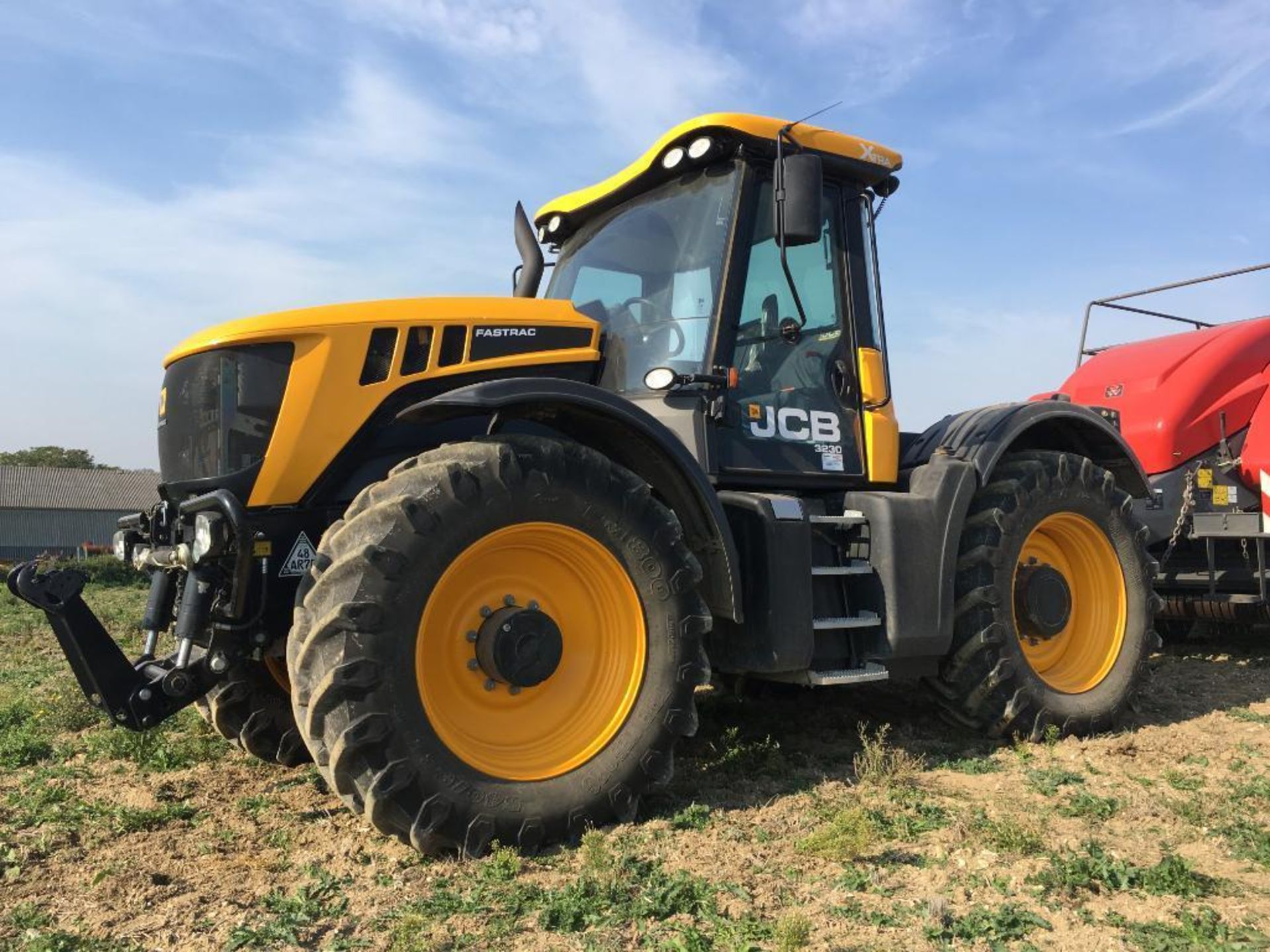 2017 JCB Fastrac 3230 Xtra 65Kph 4WD tractor with Zuidberg front linkage, 4 electric spool valves, a - Image 10 of 24