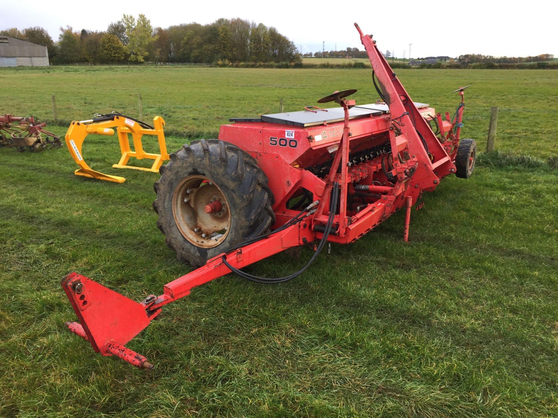 Massey Ferguson 500 4m drill with end tow kit