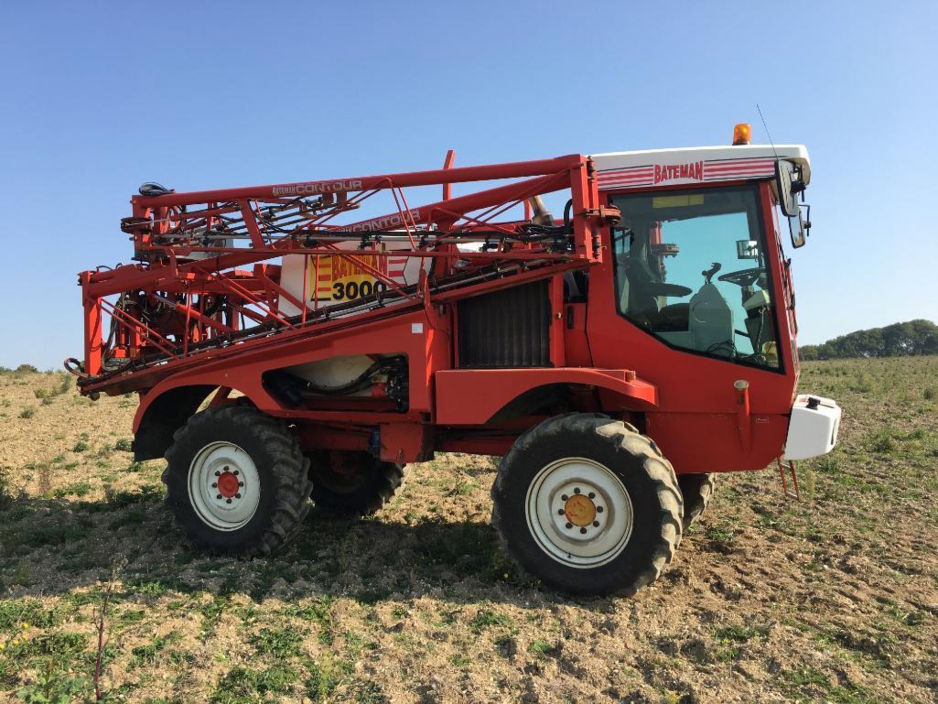 2005 Bateman RB25 24m self-propelled sprayer with 3000L tank, VG booms, triple nozzle bodies on 380/ - Image 8 of 16