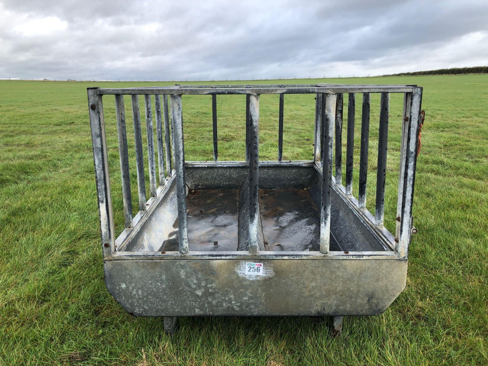 Galvanised cattle feeder - Image 2 of 3