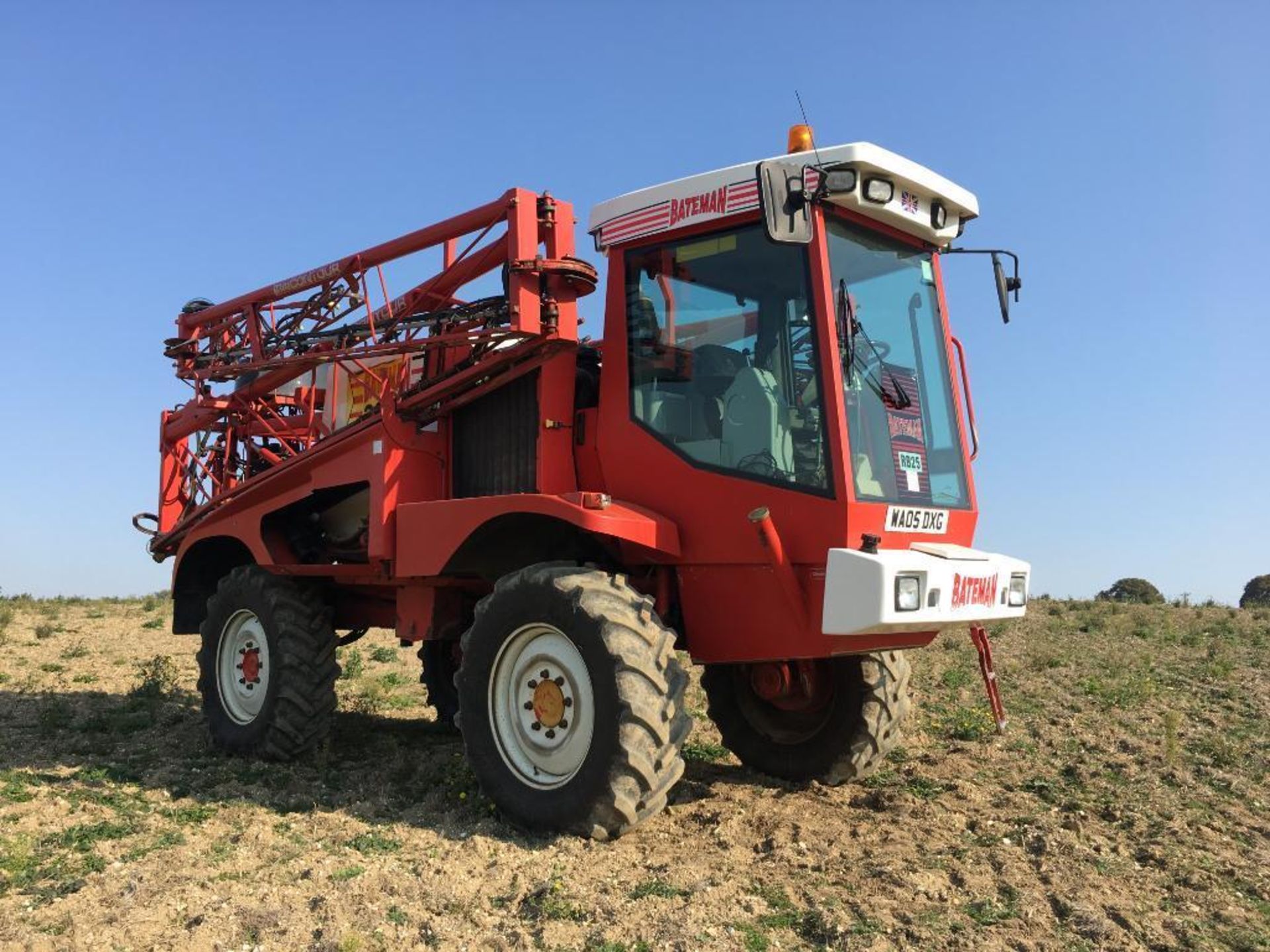 2005 Bateman RB25 24m self-propelled sprayer with 3000L tank, VG booms, triple nozzle bodies on 380/ - Image 11 of 16