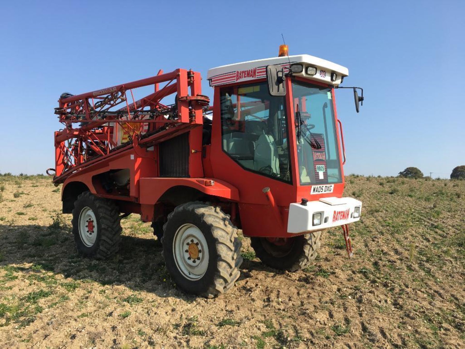 2005 Bateman RB25 24m self-propelled sprayer with 3000L tank, VG booms, triple nozzle bodies on 380/ - Image 10 of 16