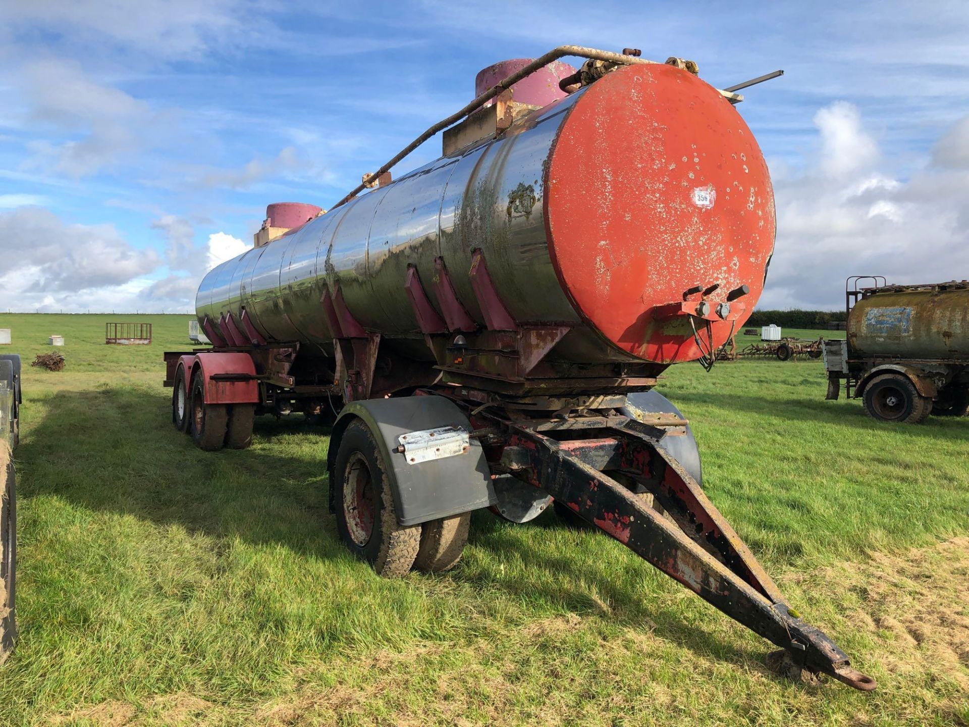 Stainless steel two compartment twin axle tanker with dolly approx. 15,000 litres used for liquid fe - Image 2 of 4