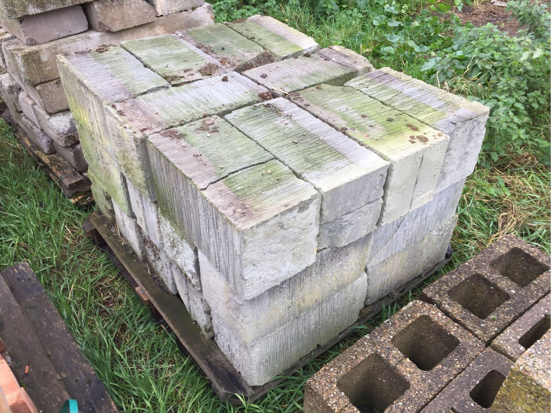 Quantity of breeze blocks - Image 3 of 3