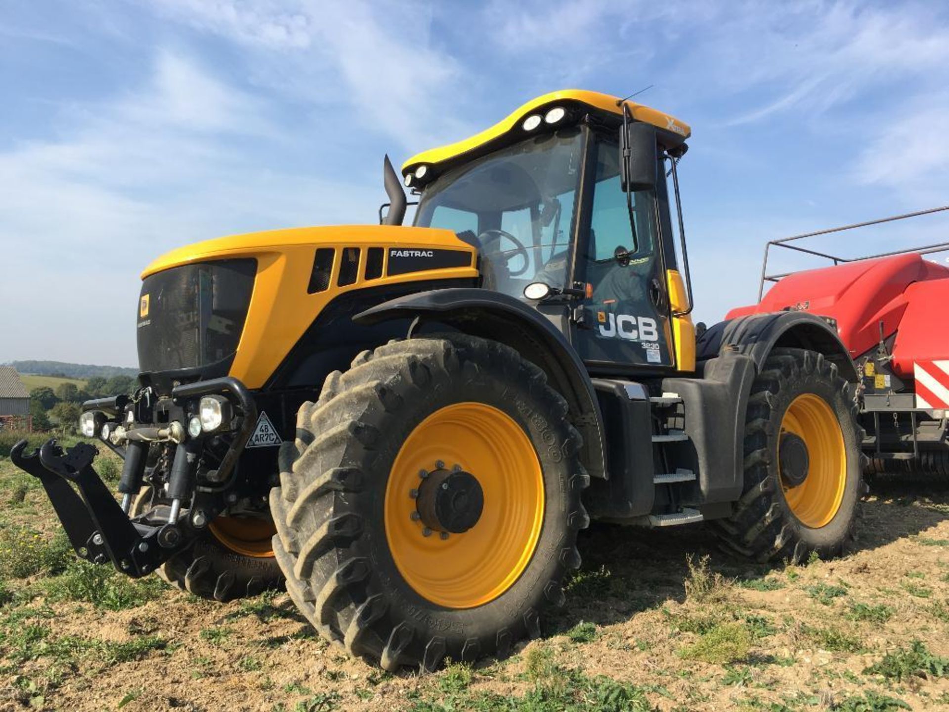 2017 JCB Fastrac 3230 Xtra 65Kph 4WD tractor with Zuidberg front linkage, 4 electric spool valves, a - Image 20 of 24