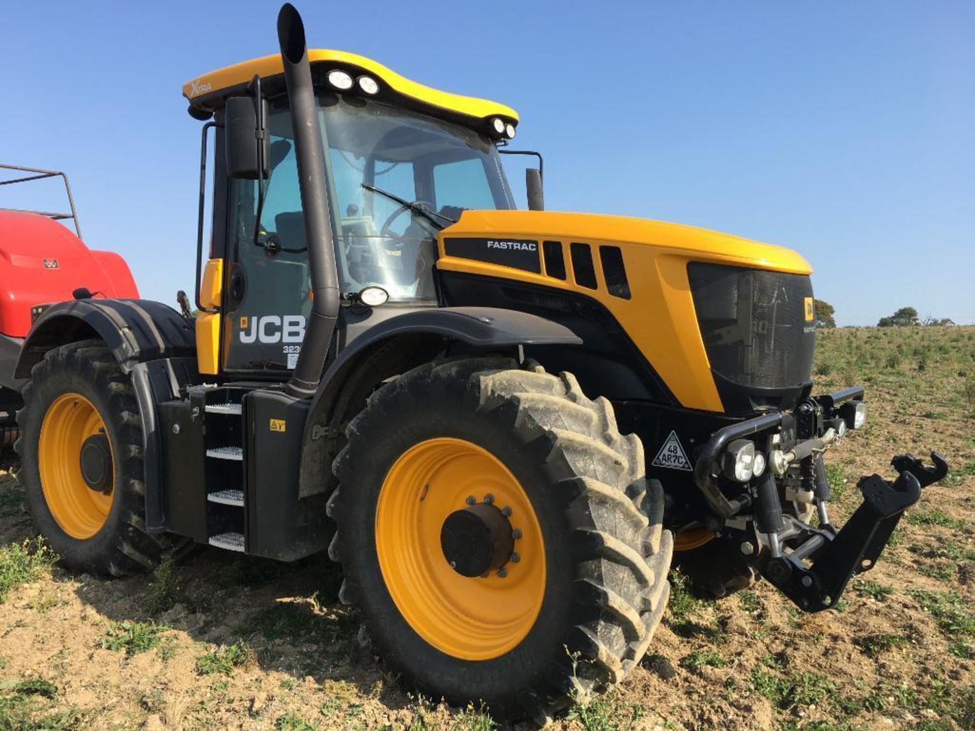 2017 JCB Fastrac 3230 Xtra 65Kph 4WD tractor with Zuidberg front linkage, 4 electric spool valves, a - Image 19 of 24