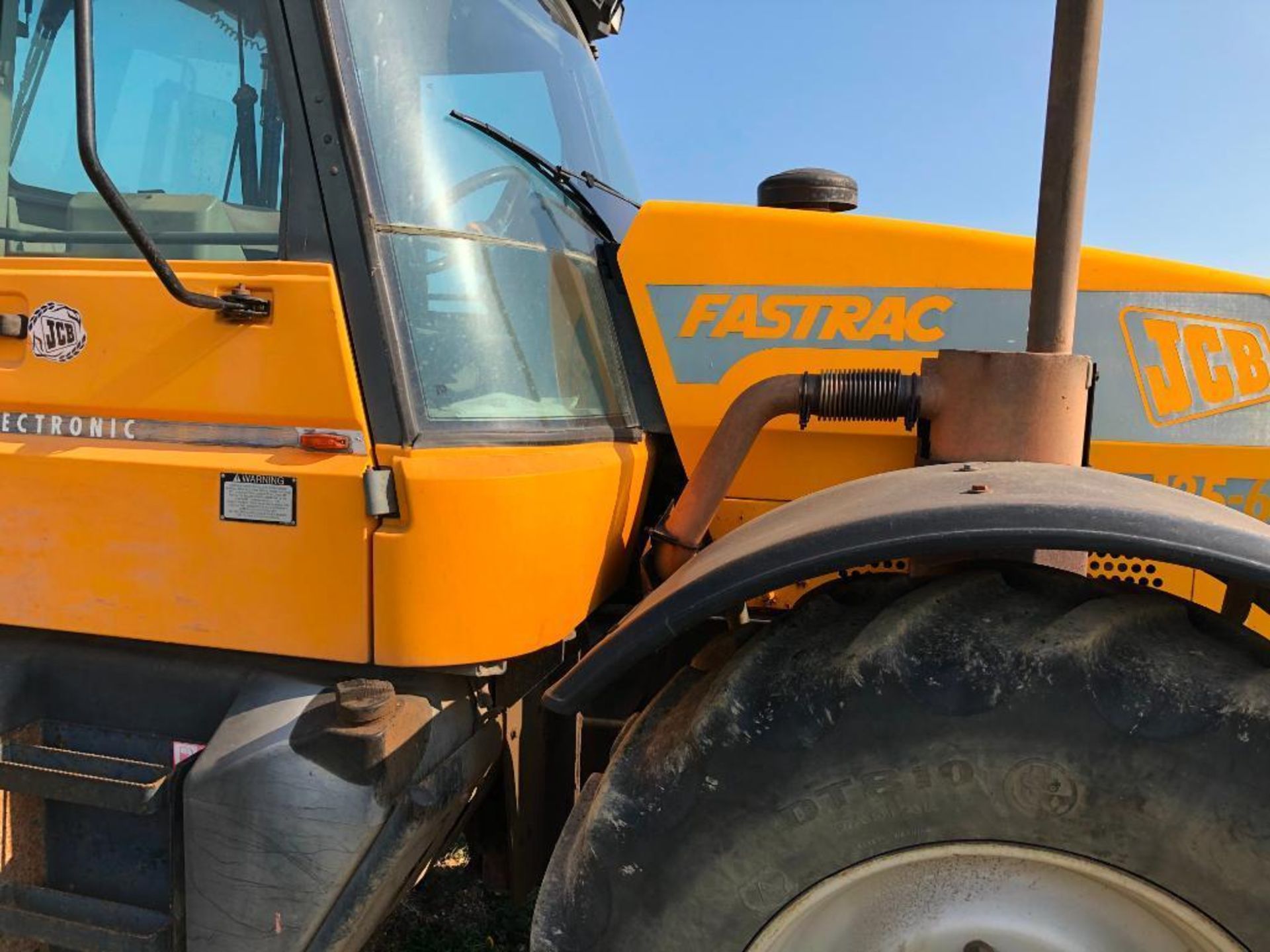 1994 JCB Fastrac 135-65 Selectronic turbo 60Kph 4WD tractor with 2 manual spools and front toolbar o - Image 3 of 23