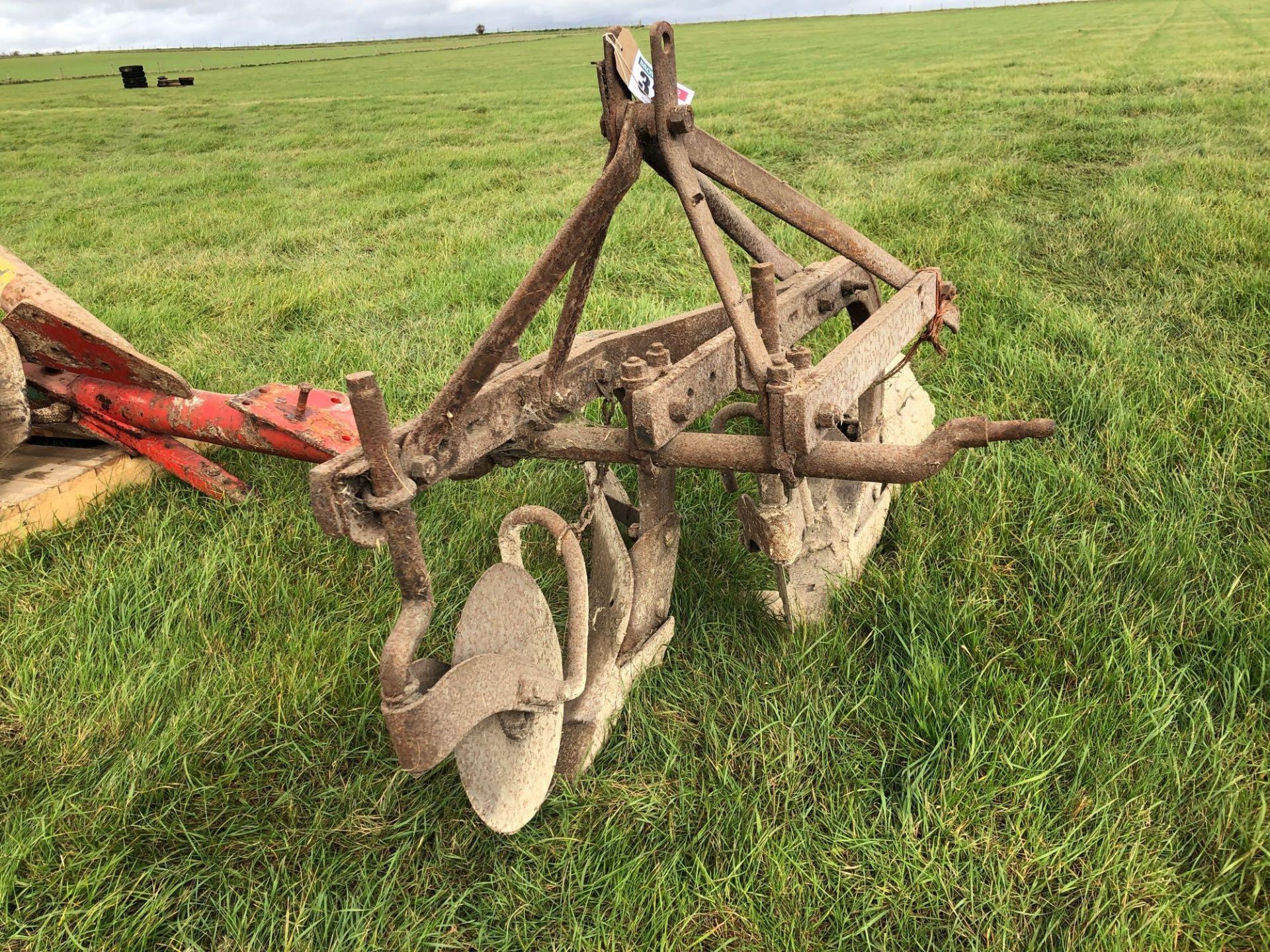 Ferguson 2 furrow linkage mounted conventional plough - Image 2 of 2