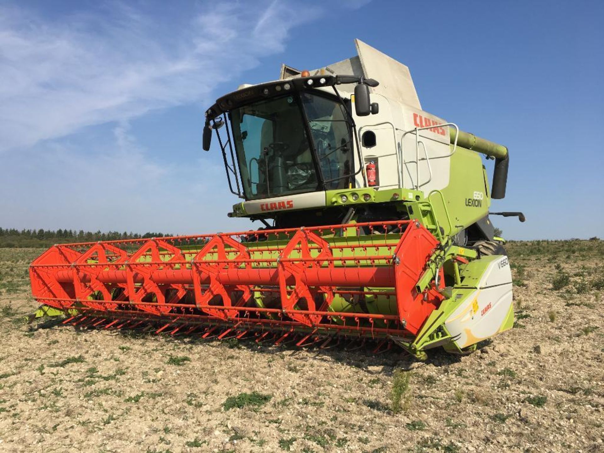 2014 Claas Lexion 650 combine harvester with V660 (22ft) header and header trolley with side knife a - Image 2 of 26