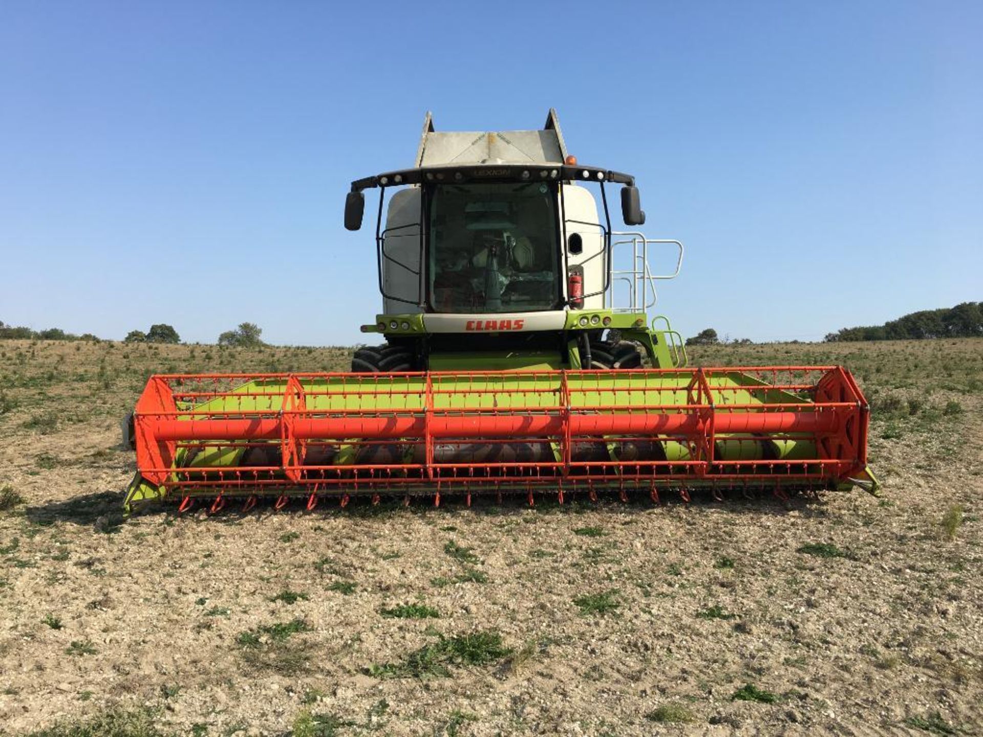 2014 Claas Lexion 650 combine harvester with V660 (22ft) header and header trolley with side knife a - Image 13 of 26