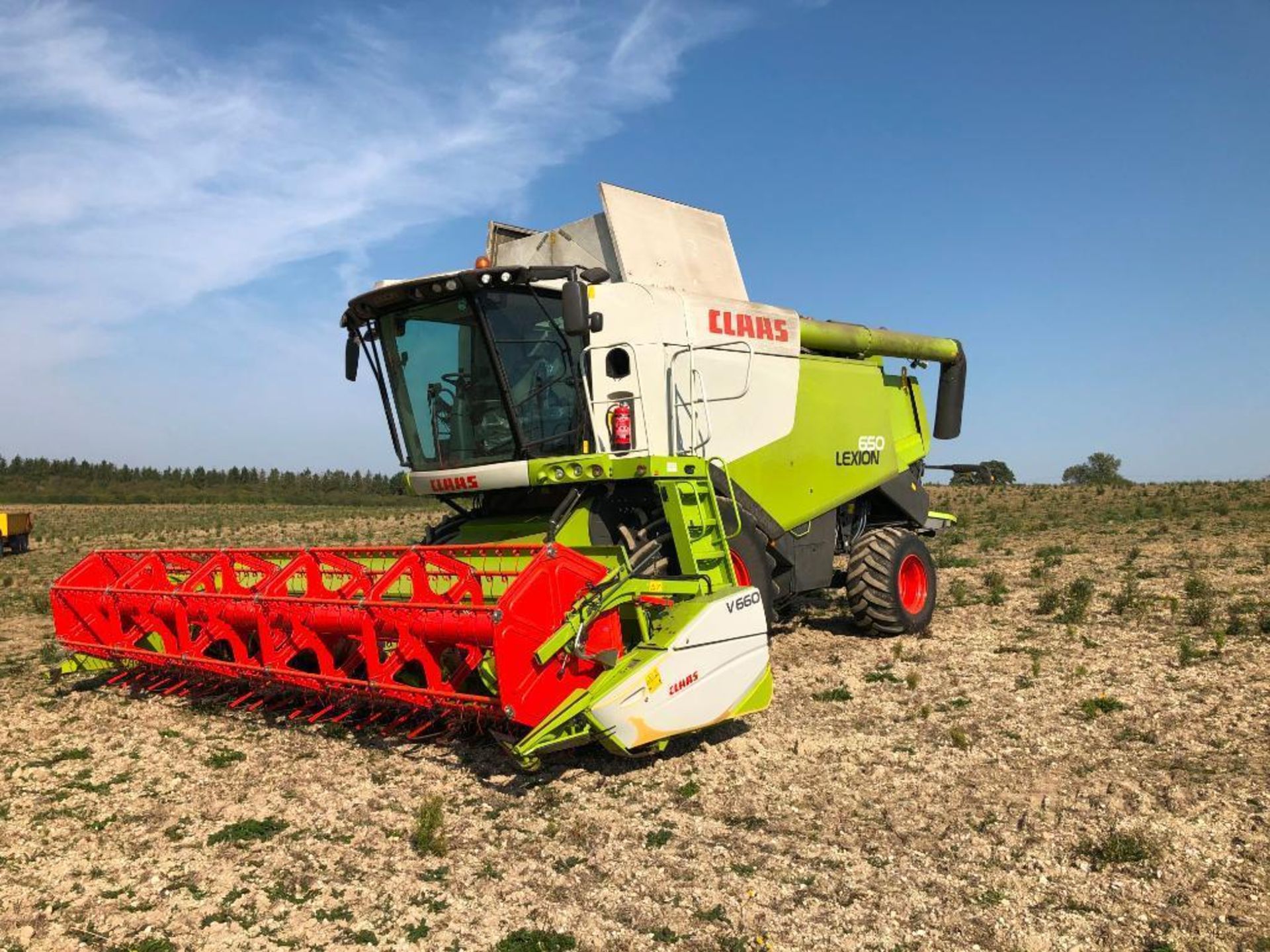 2014 Claas Lexion 650 combine harvester with V660 (22ft) header and header trolley with side knife a - Image 11 of 26