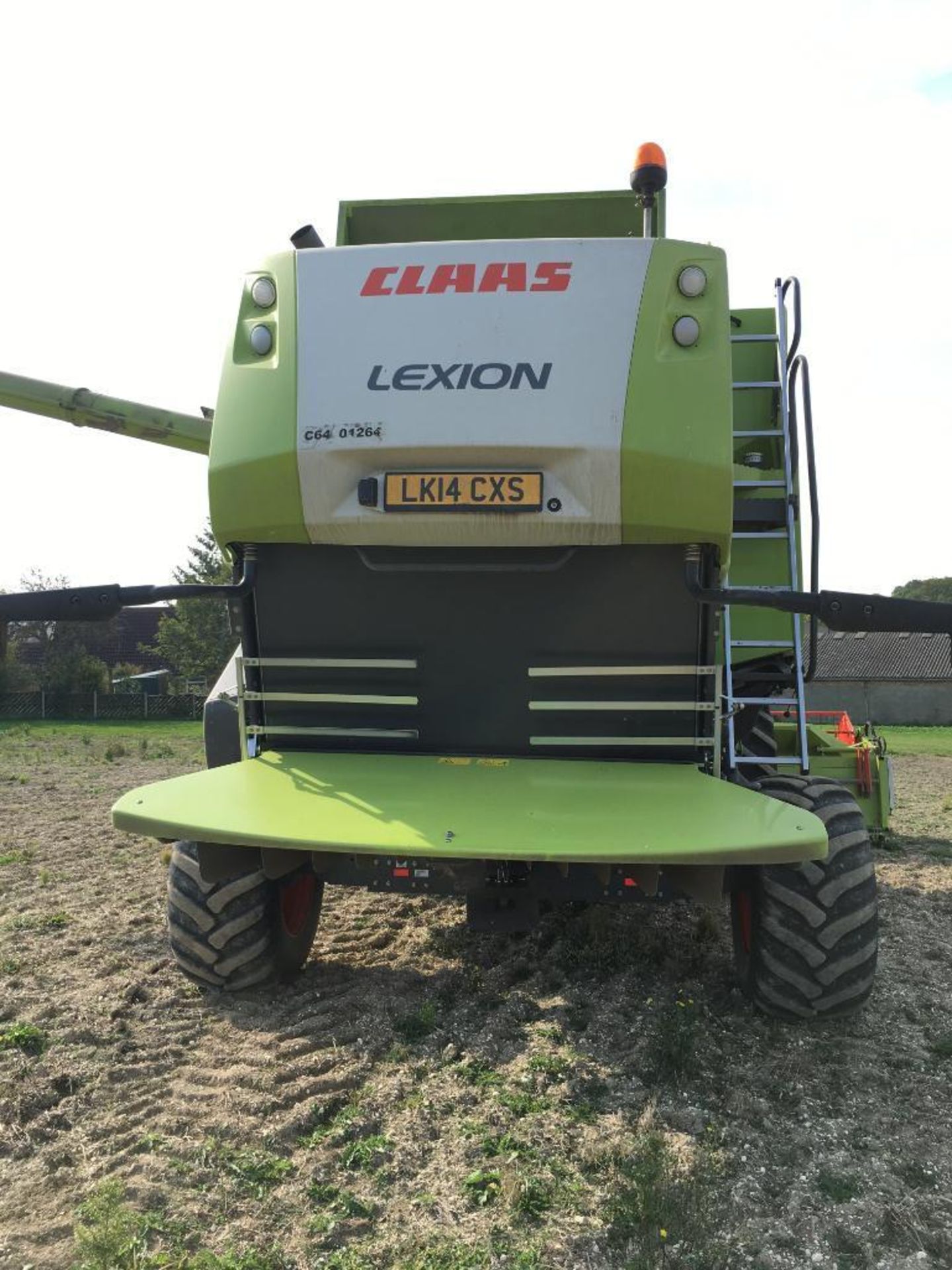2014 Claas Lexion 650 combine harvester with V660 (22ft) header and header trolley with side knife a - Image 25 of 26