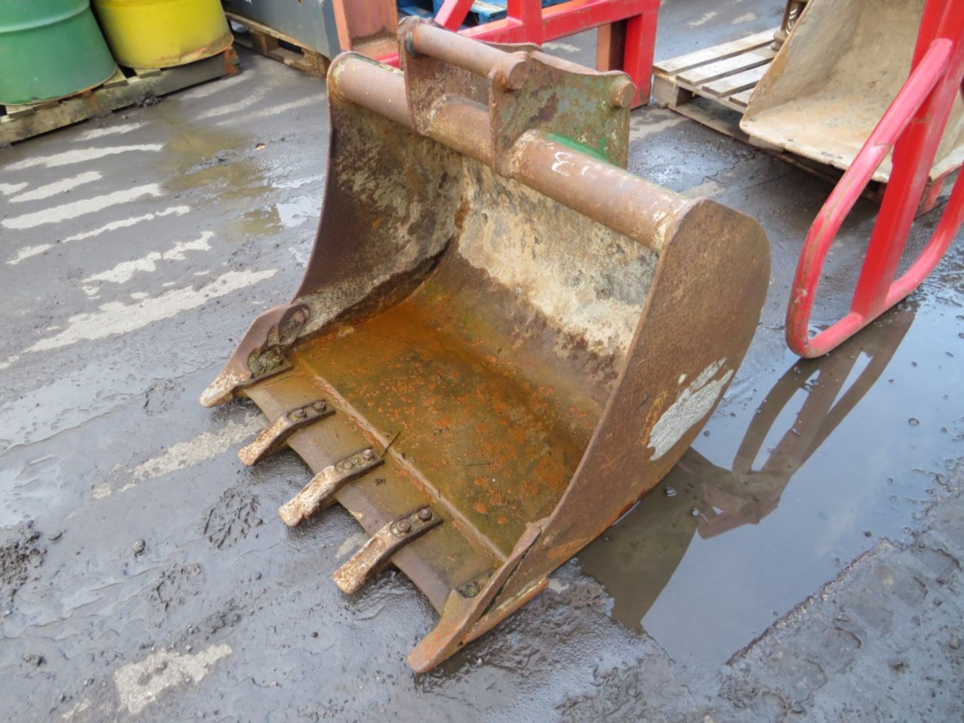 3FT EXCAVATOR BUCKET 45mm PINS [NO VAT]