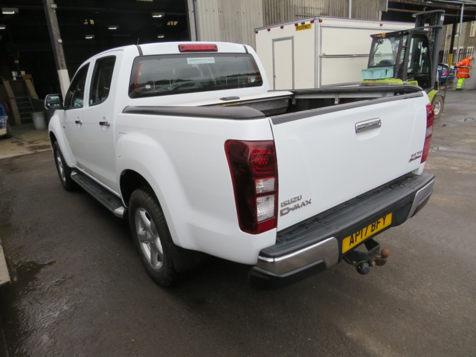 17 reg ISUZU D-MAX YUKON TWIN TURBO D/C TD, 1ST REG 07/17, 20510M, V5 HERE, 1 OWNER FROM NEW [+ - Image 3 of 5