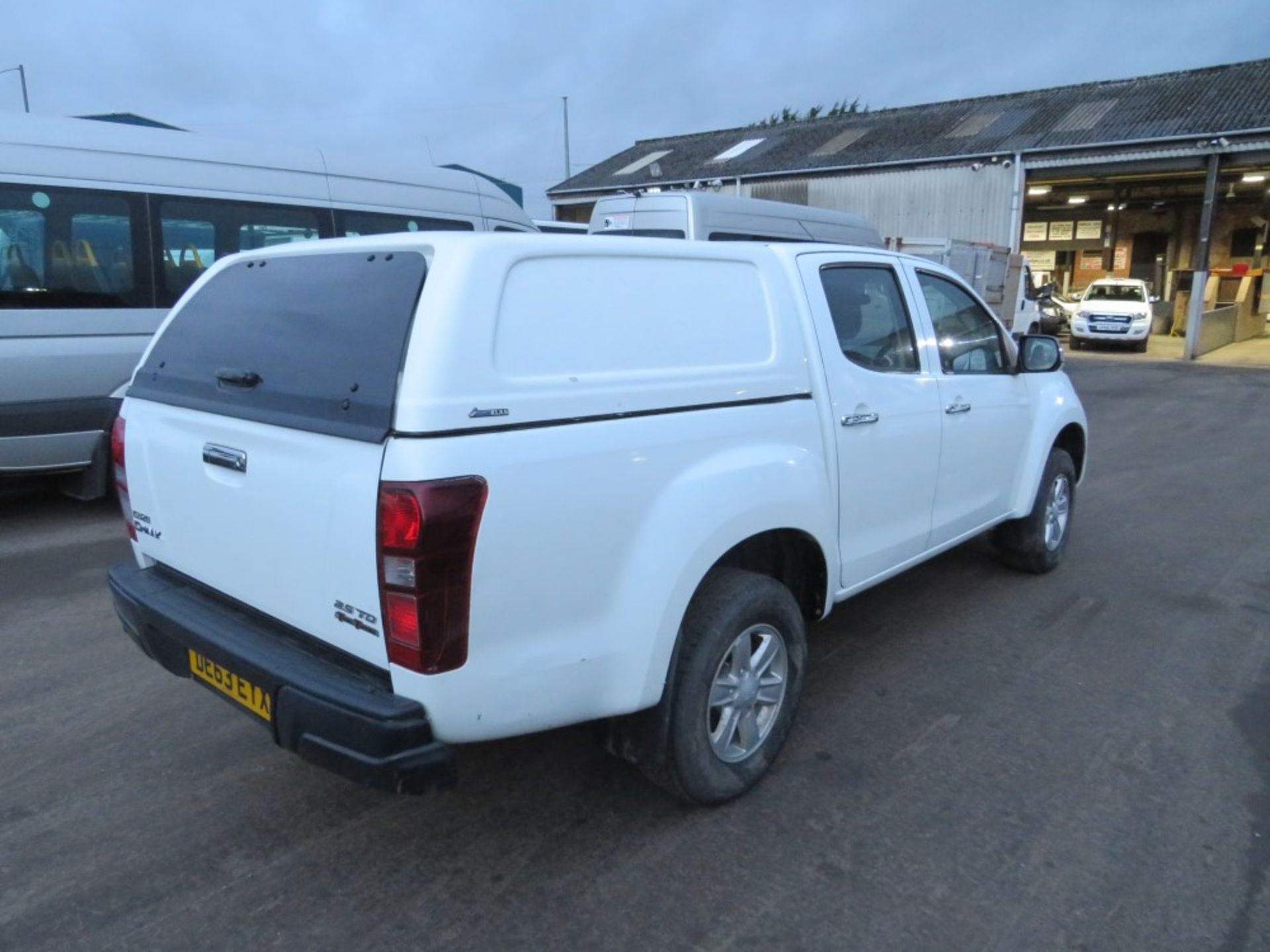 63 reg ISUZU D-MAX EIGER D/C TWIN TURBO TD PICKUP (DIRECT COUNCIL) 1ST REG 12/13, TEST 11/20, 35828M - Image 4 of 5