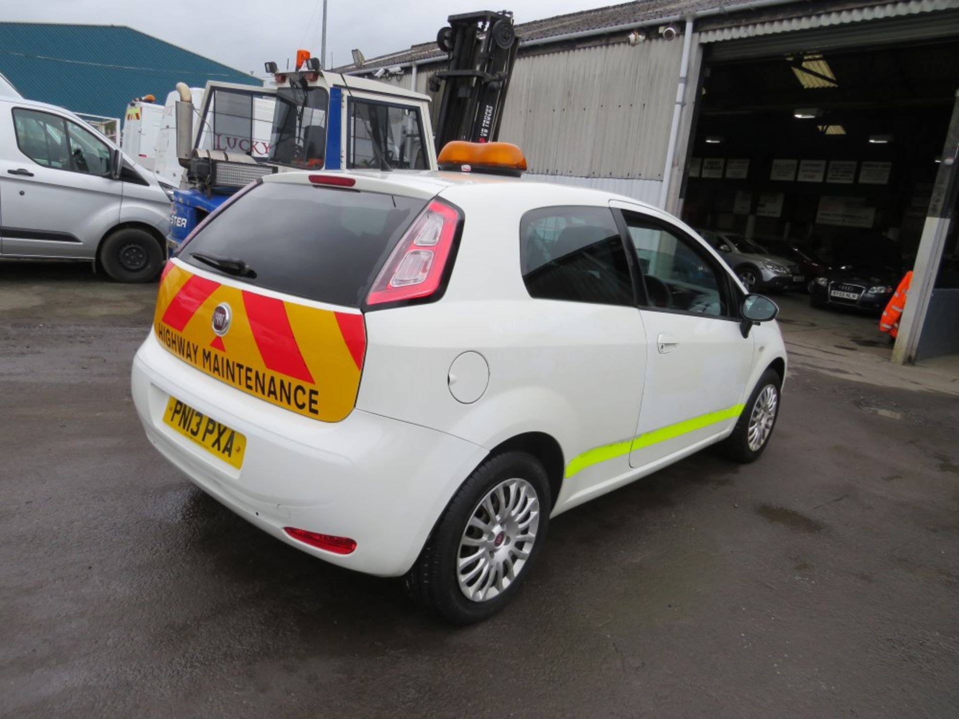 13 reg FIAT PUNTO EVO ACTIVE MULTIJET VAN (DIRECT COUNCIL) 1ST REG 04/13, TEST 03/20, 110094M, V5 - Image 4 of 5