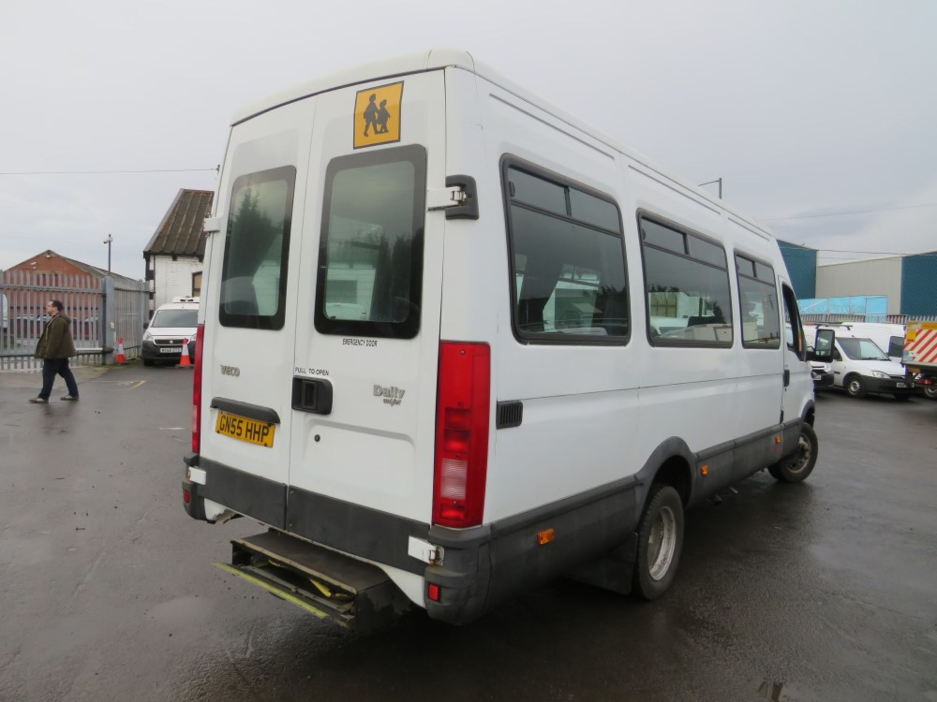 55 reg IVECO DAILY 50C13 MINIBUS, 1ST REG 12/05, TEST 04/20, 268353KM NOT WARRANTED, V5 HERE, 1 - Image 4 of 6