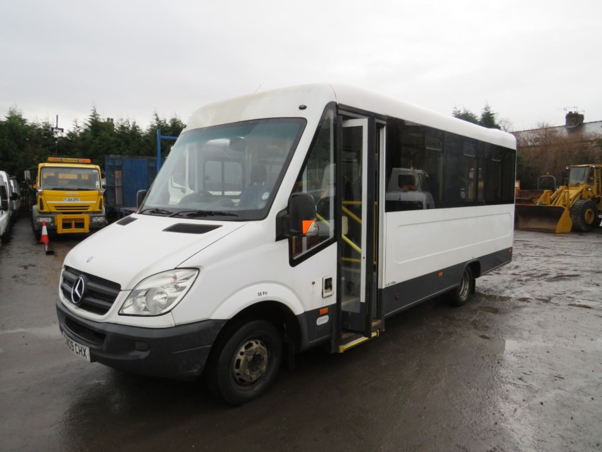 09 reg MERCEDES SPRINTER 515 CDI MINIBUS, 1ST REG 05/09, TEST 12/20, 93359M WARRANTED, COIF, V5 - Image 2 of 6