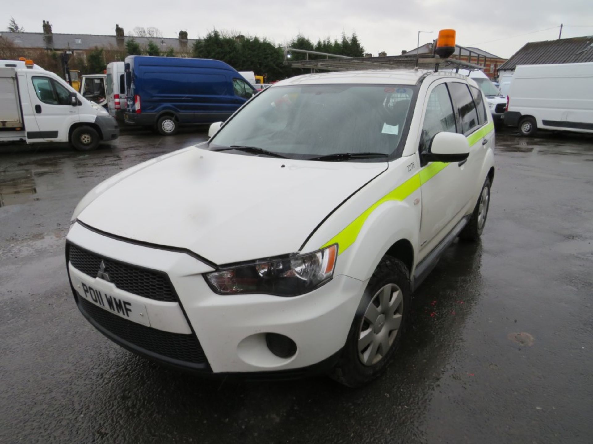 11 reg MITSUBISHI OUTLANDER GX1 4WORK DI-D (DIRECT COUNCIL) 1ST REG 03/11, TEST 02/20, 85362M, V5 - Image 2 of 6