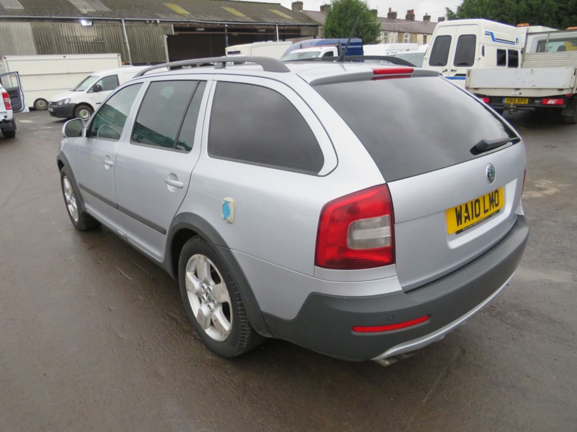 10 reg SKODA OCTAVIA 4 X 4 TDI, 1ST REG 08/10, TEST 03/20, 134960M WARRANTED, V5 HERE, 1 OWNER - Image 3 of 6