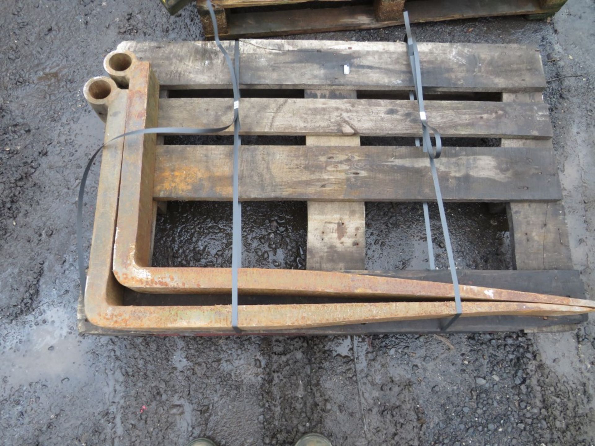 PALLET OF JCB FORKS FOR LOADALL [+ VAT]