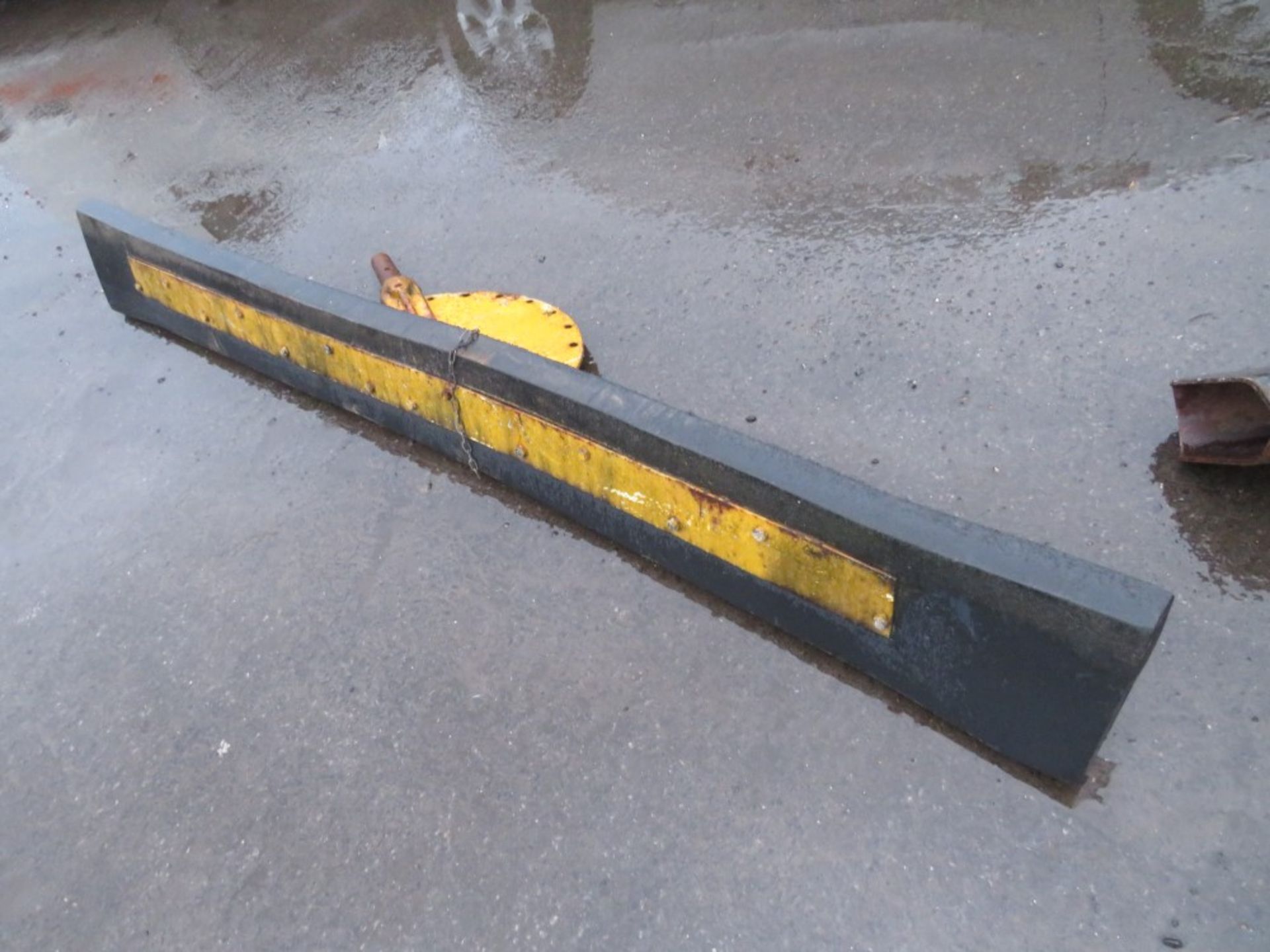 SCRAPER BLADE WITH MOUNTING PLATE (DIRECT COUNCIL) [+ VAT] - Image 2 of 2