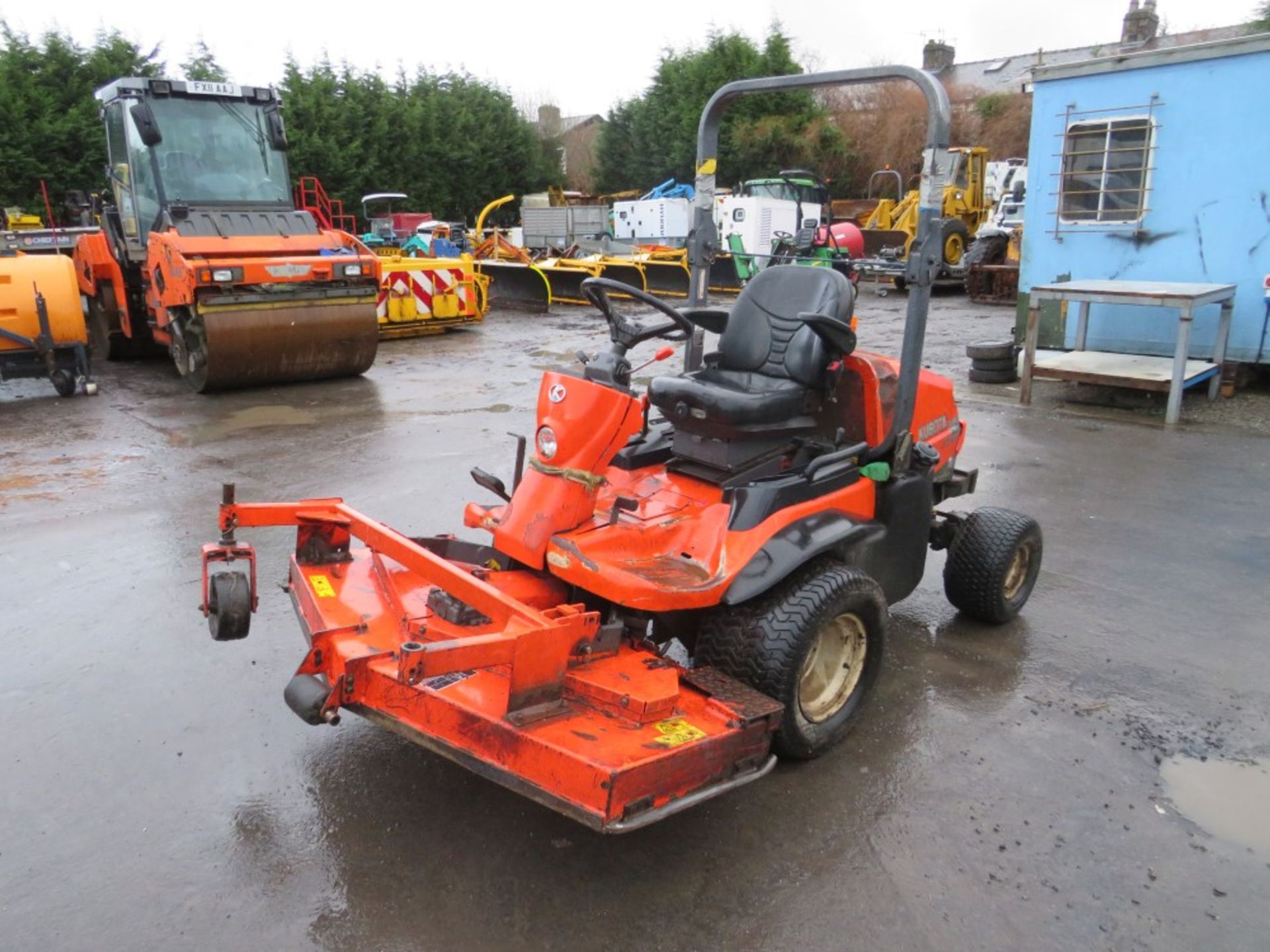 10 reg KUBOTA RIDE ON MOWER, 1977 HOURS NOT WARRANTED, NO V5 [+ VAT] - Image 2 of 4