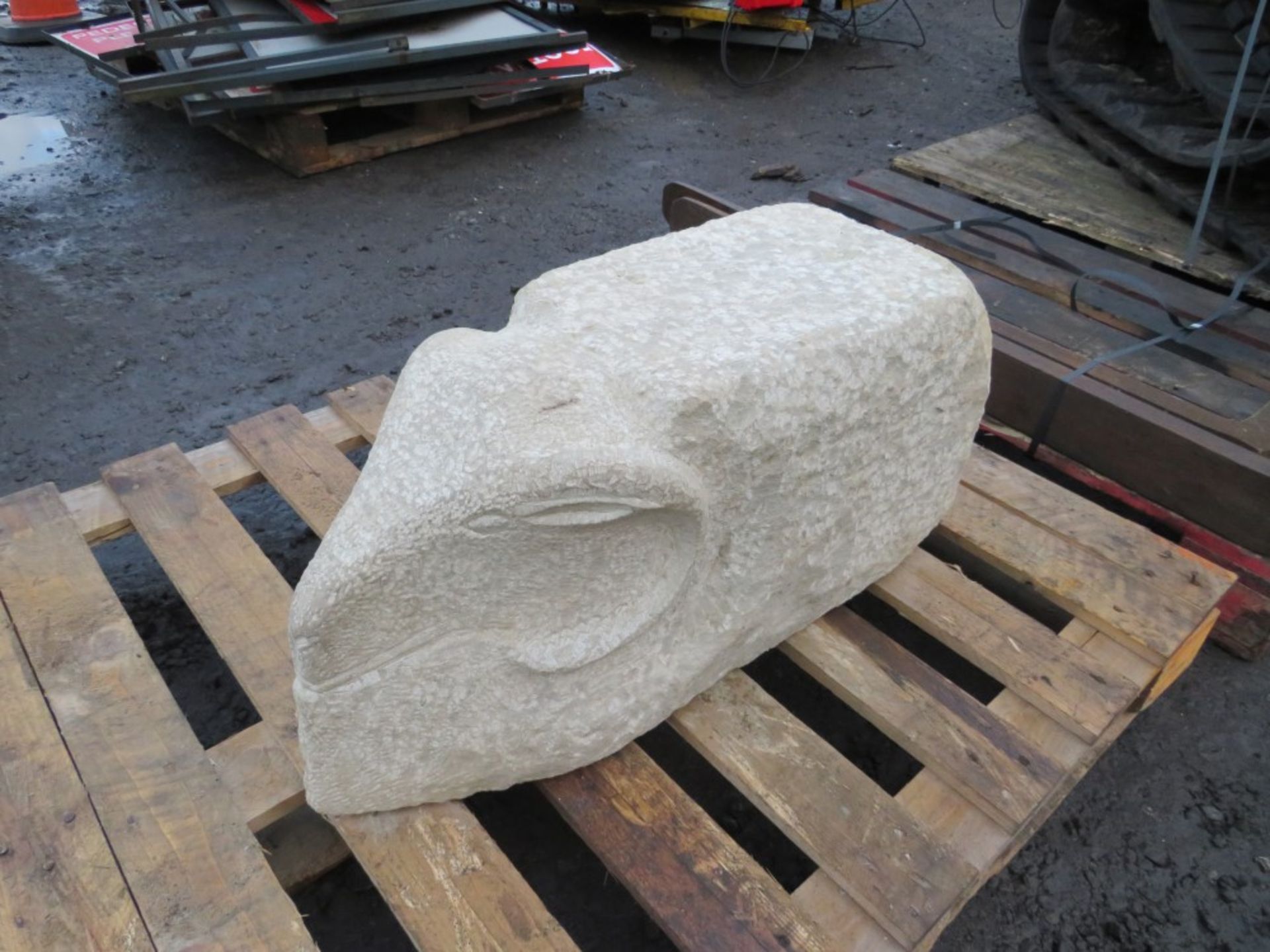 SHEEPS HEAD CARVED IN NATURAL STONE [NO VAT]