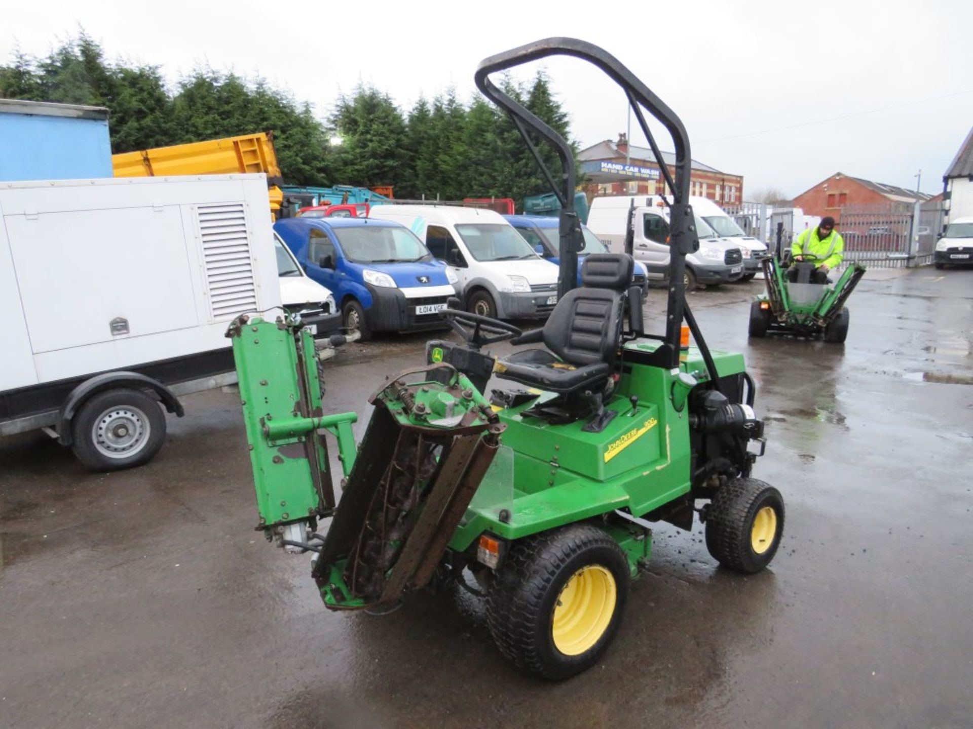 JOHN DEERE RIDE ON MOWER, 2388 HOURS NOT WARRANTED [+ VAT]