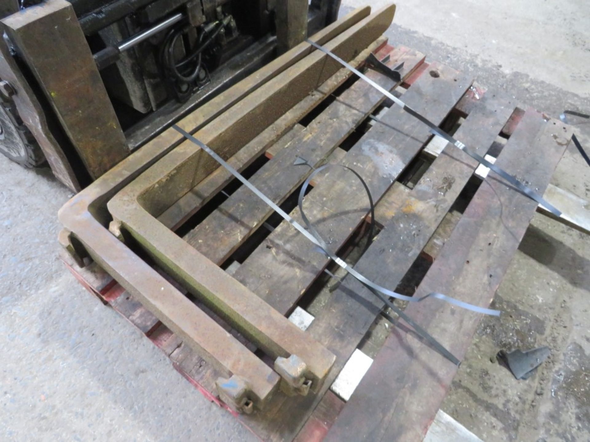 PAIR OF PALLET TINES [+ VAT]