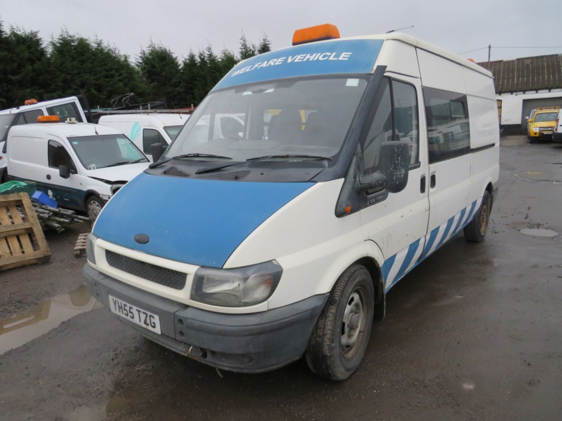 55 reg FORD TRANSIT 350 LWB WELFARE UNIT, 1ST REG 02/06, 113964M, V5 HERE, 1 FORMER KEEPER [+ VAT] - Image 2 of 7