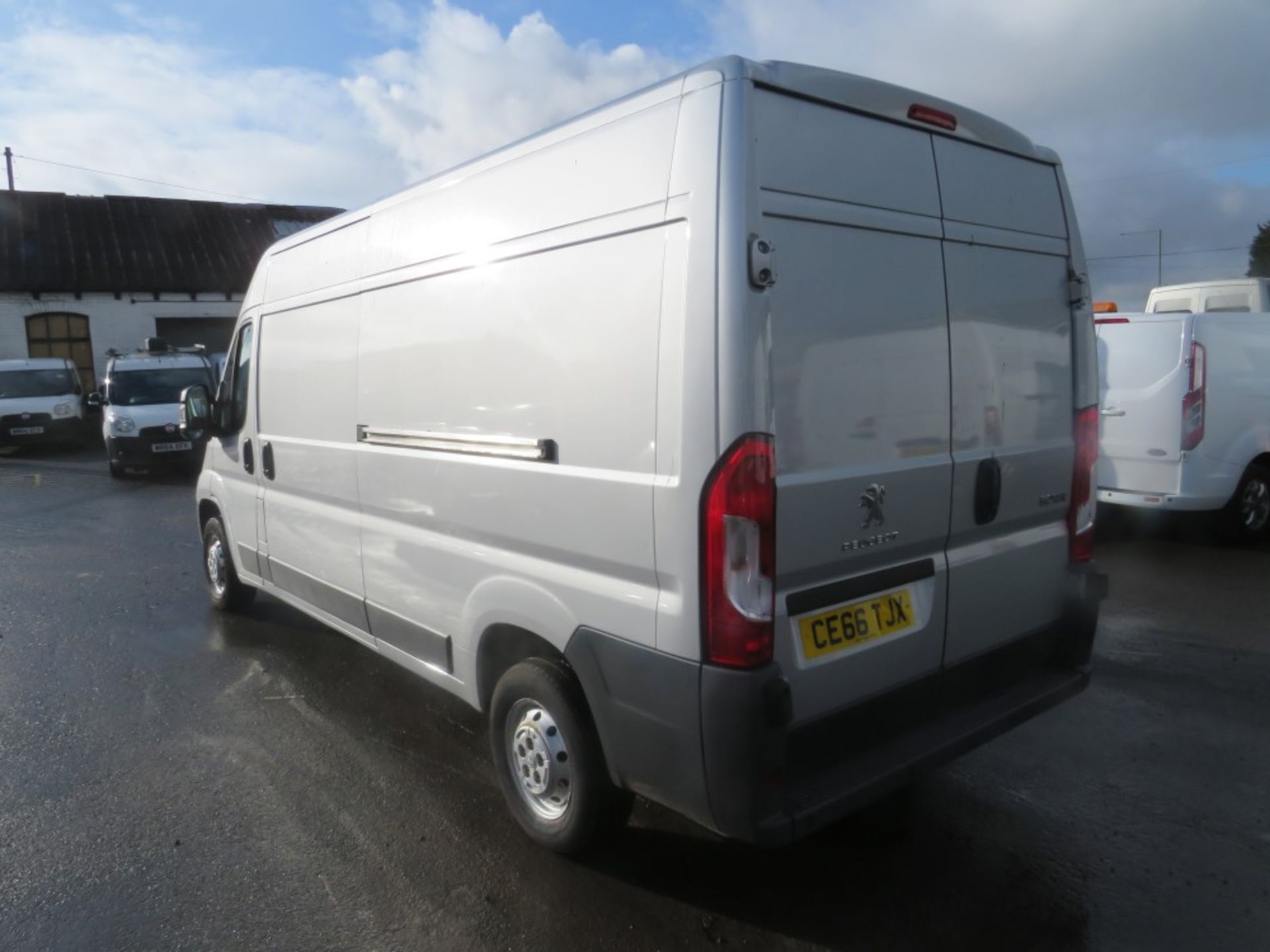 66 reg PEUGEOT BOXER 335 PRO BLUE HDI, 1ST REG 10/16, TEST 11/20, 39855M WARRANTED, V5 HERE, 1 OWNER - Image 3 of 6