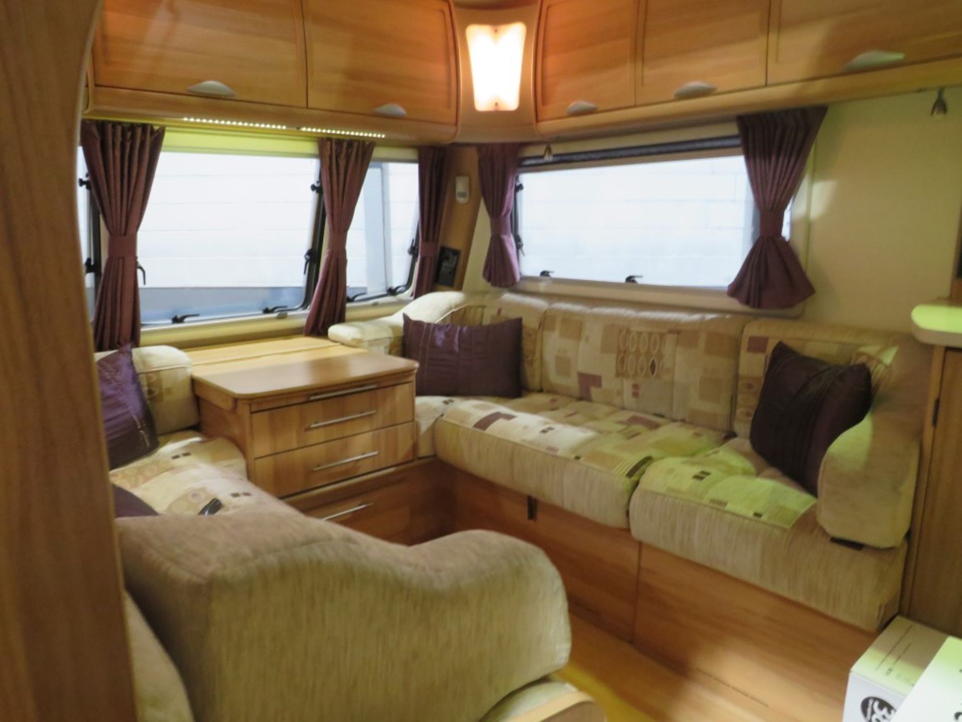 2011 BAILEY UNICORN CARAVAN [NO VAT] - Image 5 of 11