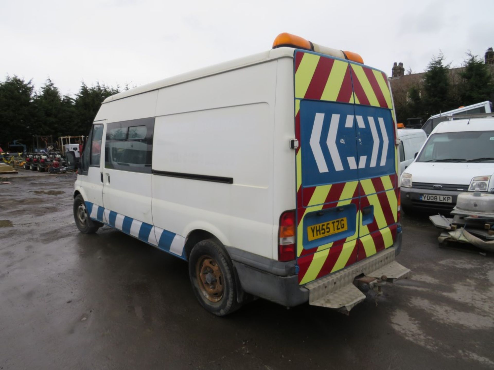 55 reg FORD TRANSIT 350 LWB WELFARE UNIT, 1ST REG 02/06, 113964M, V5 HERE, 1 FORMER KEEPER [+ VAT] - Image 3 of 7