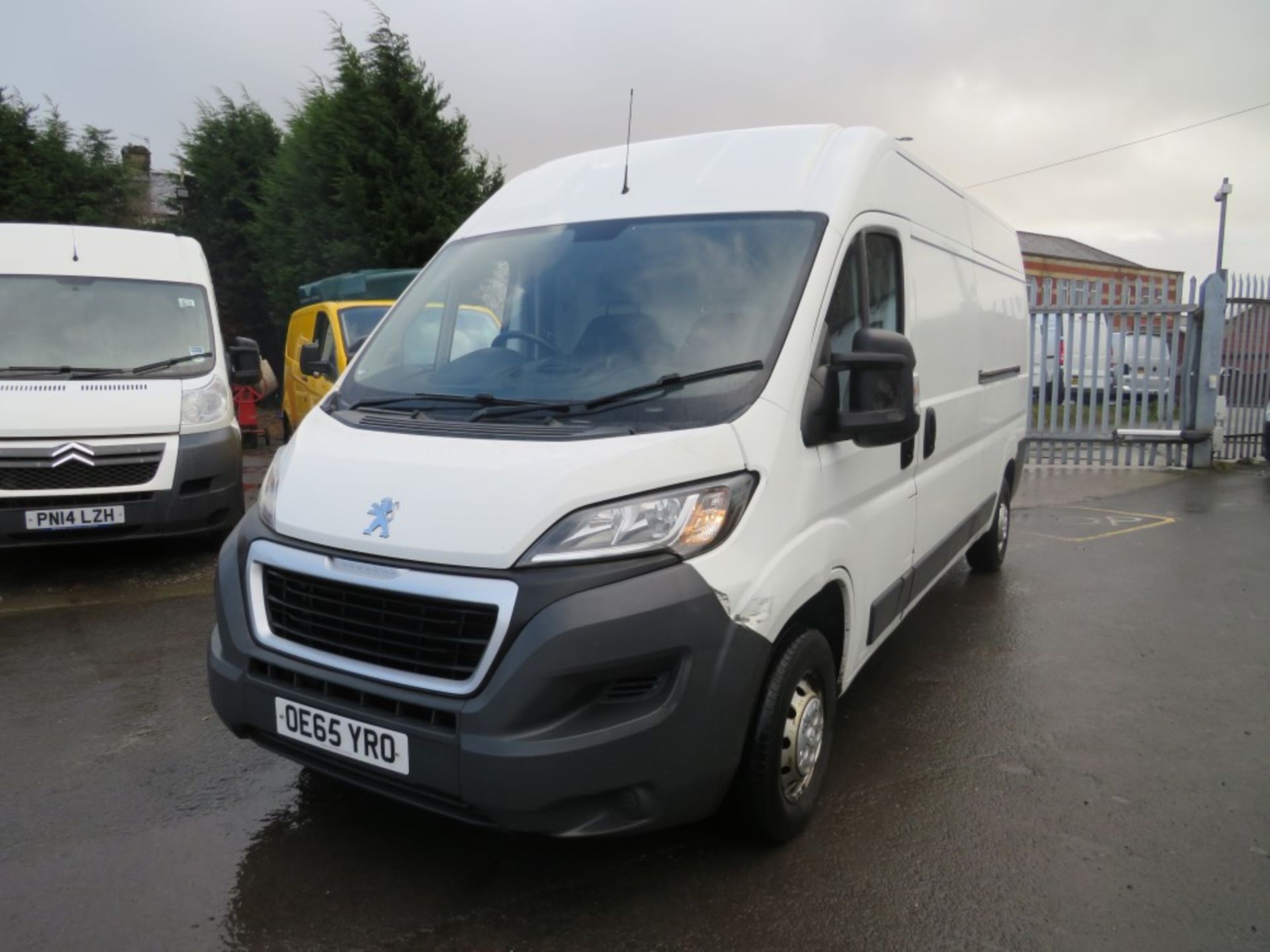 65 reg PEUGEOT BOXER 335 PROFESSIONAL HDI, 1ST REG 01/16, TEST 01/21, 93213M WARRANTED, V5 HERE, 1 - Image 2 of 6