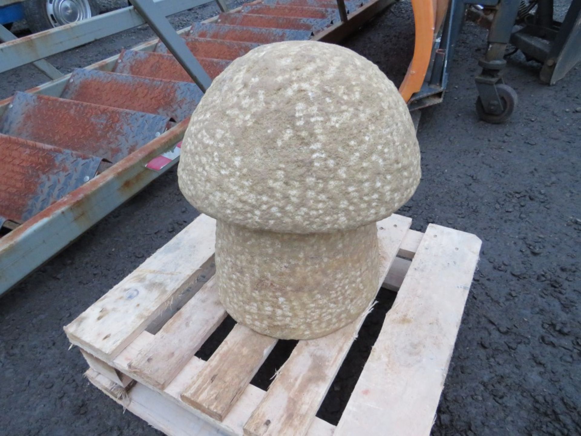 HAND CARVED STONE MUSHROOM [NO VAT]