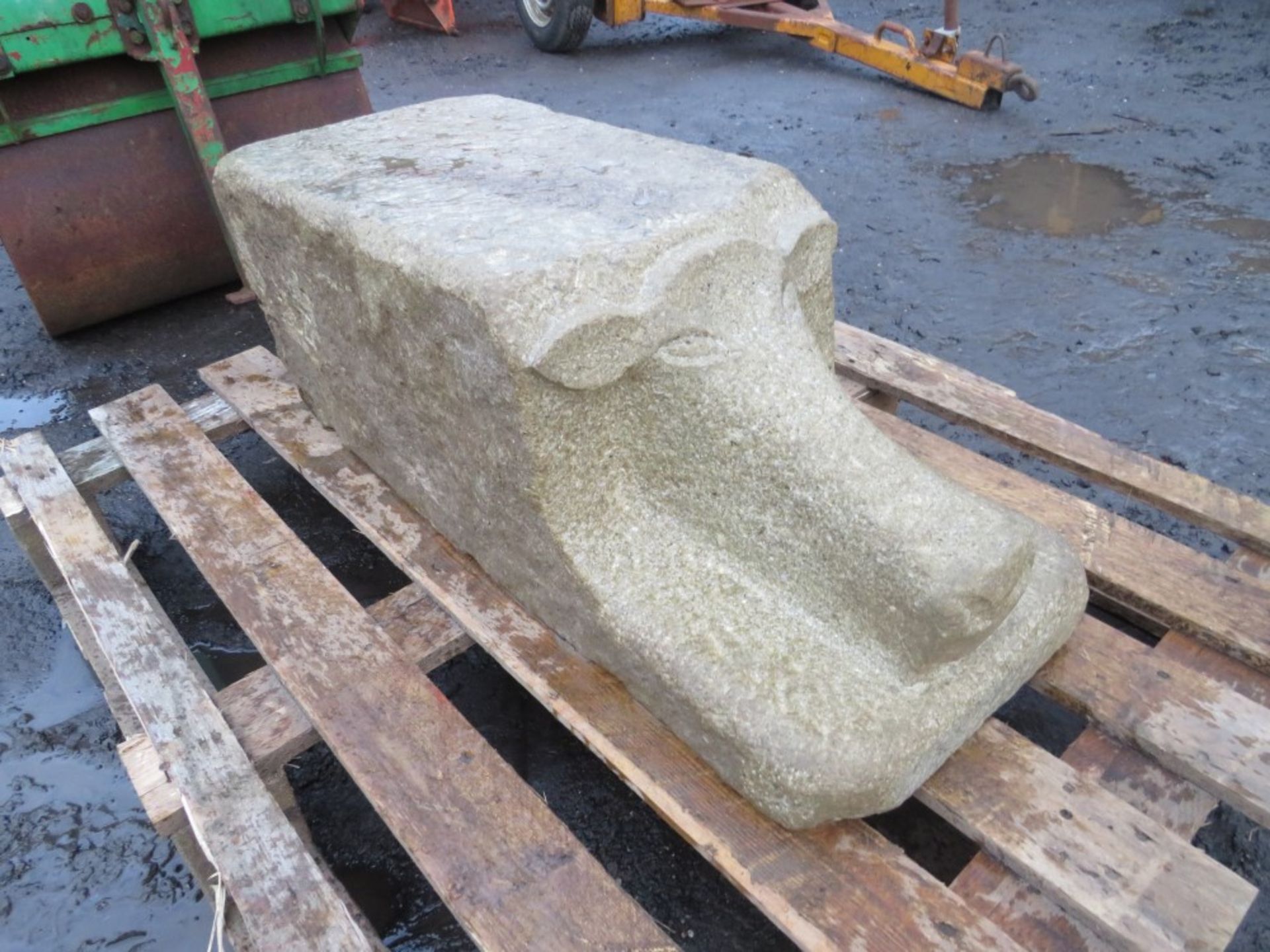 COWS HEAD CARVED IN NATURAL STONE [NO VAT]