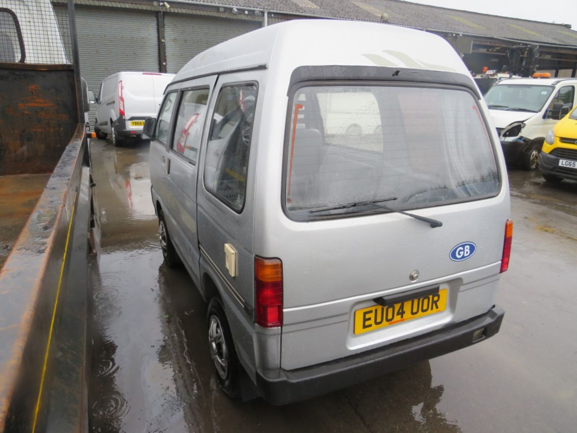 04 reg PIAGGIO PORTER VAN, 1ST REG 04/04, TEST 10/20, 59115M WARRANTED, V5 HERE, 6 FORMER KEEPERS [ - Image 3 of 6