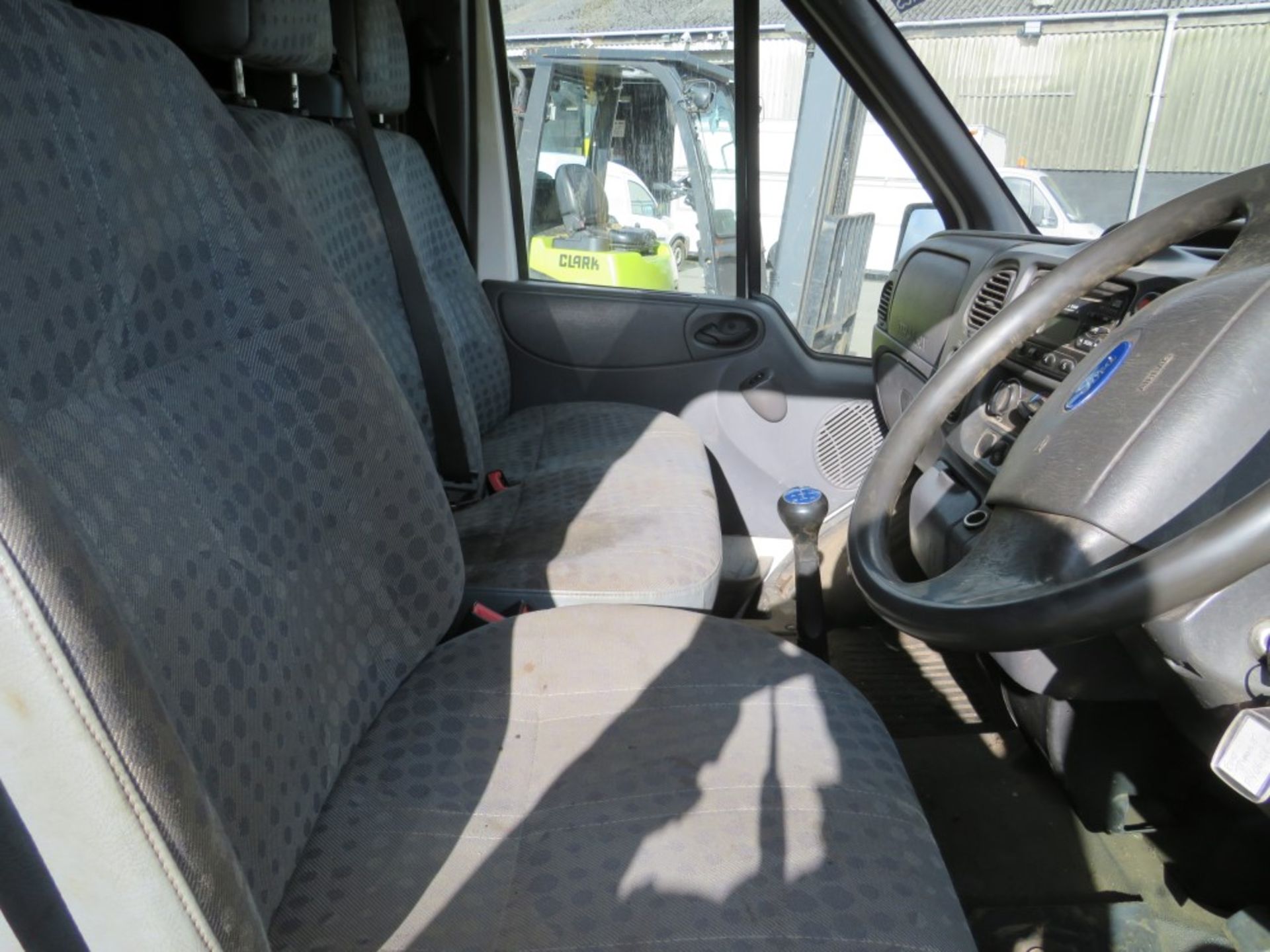 06 reg FORD TRANSIT 280 SWB VAN, 1ST REG 06/06, 126154M NOT WARRANTED, V5 HERE, 2 FORMER - Image 6 of 6