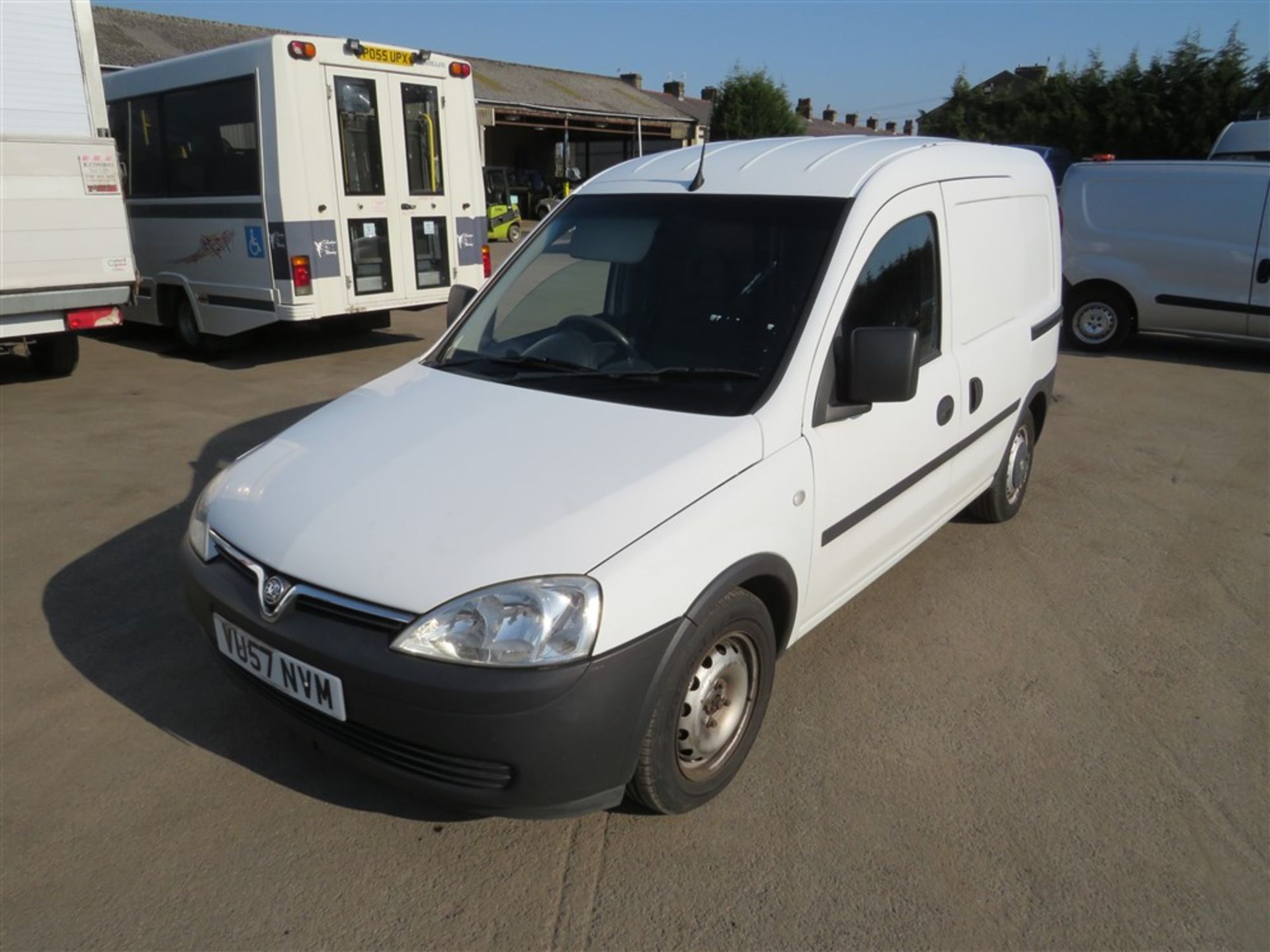 57 reg VAUXHALL COMBO 1700 CDTI VAN, 1ST REG 11/07, TEST 04/20, 116939M NOT WARRANTED, V5 HERE, 4 - Image 2 of 6