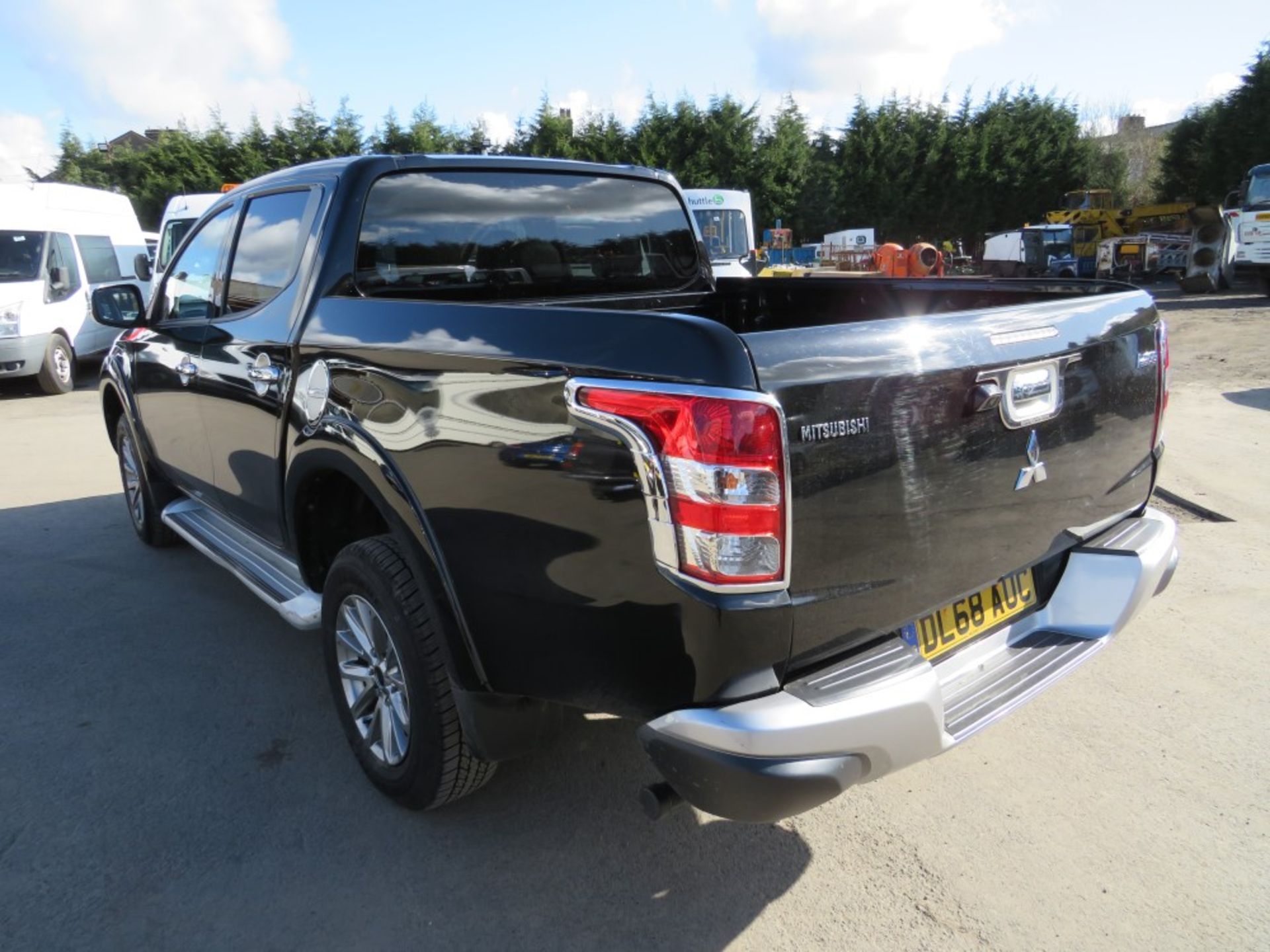 68 reg MITSUBISHI L200 BARBARIAN DI-D PICKUP, 1ST REG 12/18, 8927M, V5 HERE, 1 OWNER FROM NEW [+ - Image 3 of 5