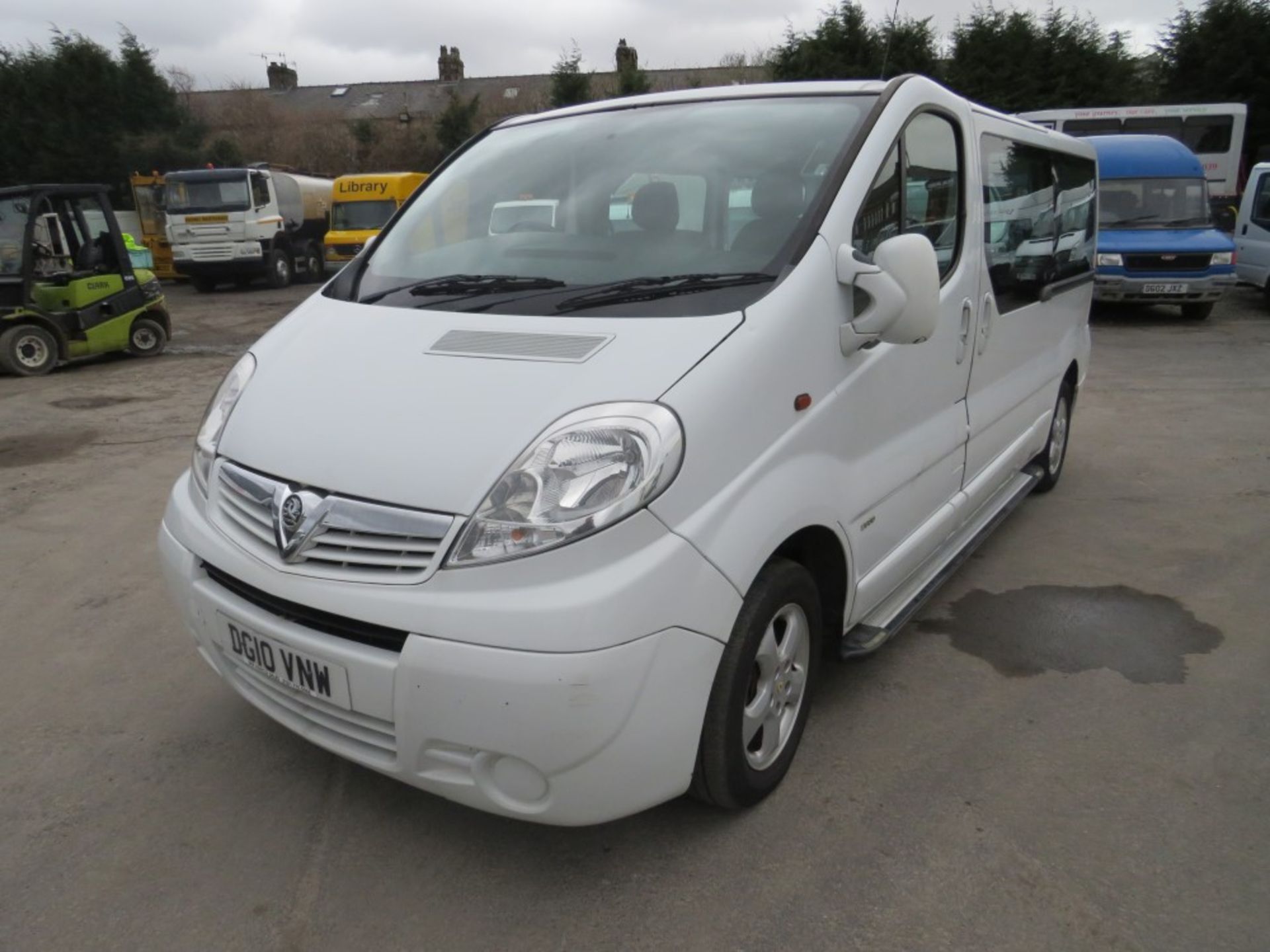 10 reg VAUXHALL VIVARO BUS, 1ST REG 03/10, 189473M NOT WARRANTED NO V5 [+ VAT] - Image 2 of 6